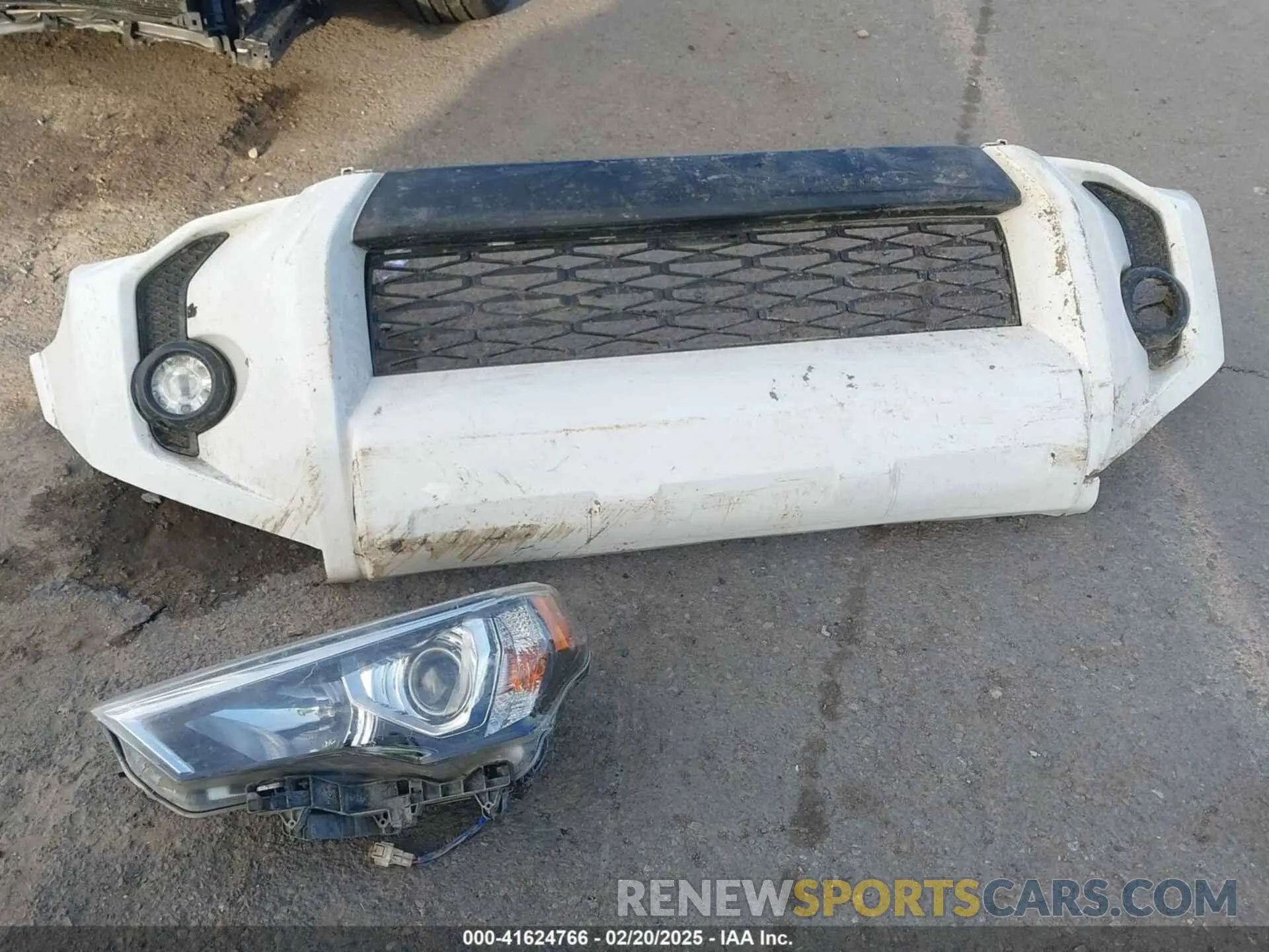 12 Photograph of a damaged car JTEBU5JR8K5644399 TOYOTA 4RUNNER 2019