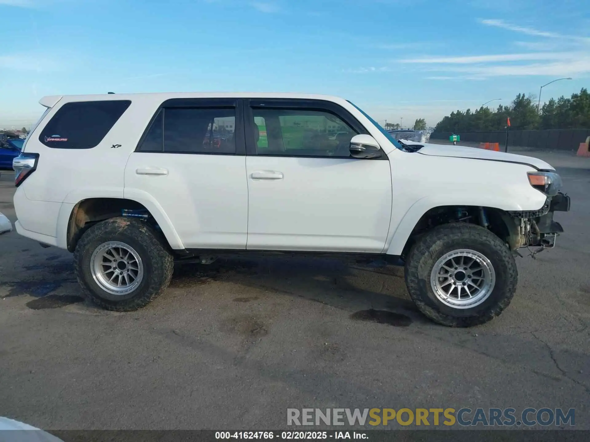 14 Photograph of a damaged car JTEBU5JR8K5644399 TOYOTA 4RUNNER 2019