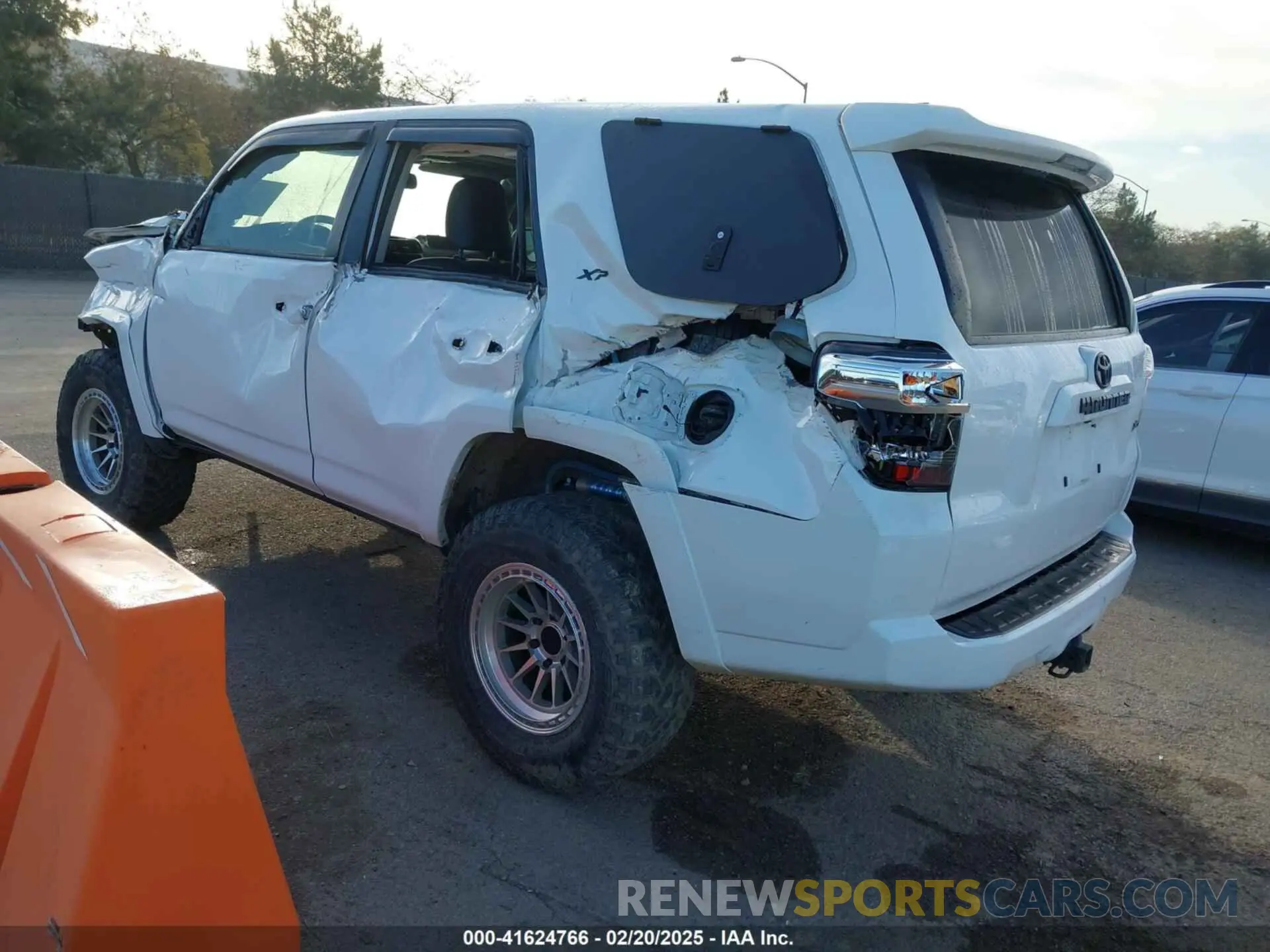 3 Photograph of a damaged car JTEBU5JR8K5644399 TOYOTA 4RUNNER 2019