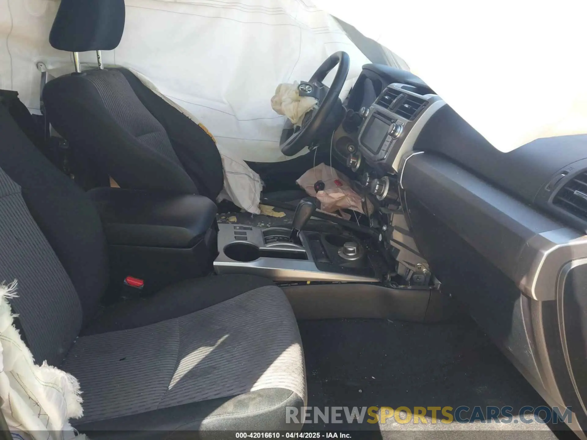 5 Photograph of a damaged car JTEBU5JR8K5648338 TOYOTA 4RUNNER 2019