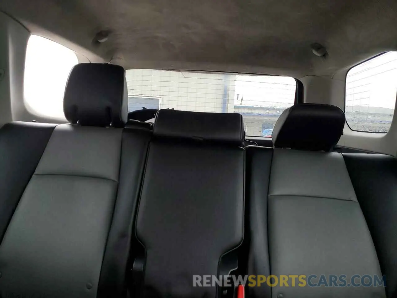 10 Photograph of a damaged car JTEBU5JR8K5664328 TOYOTA 4RUNNER 2019
