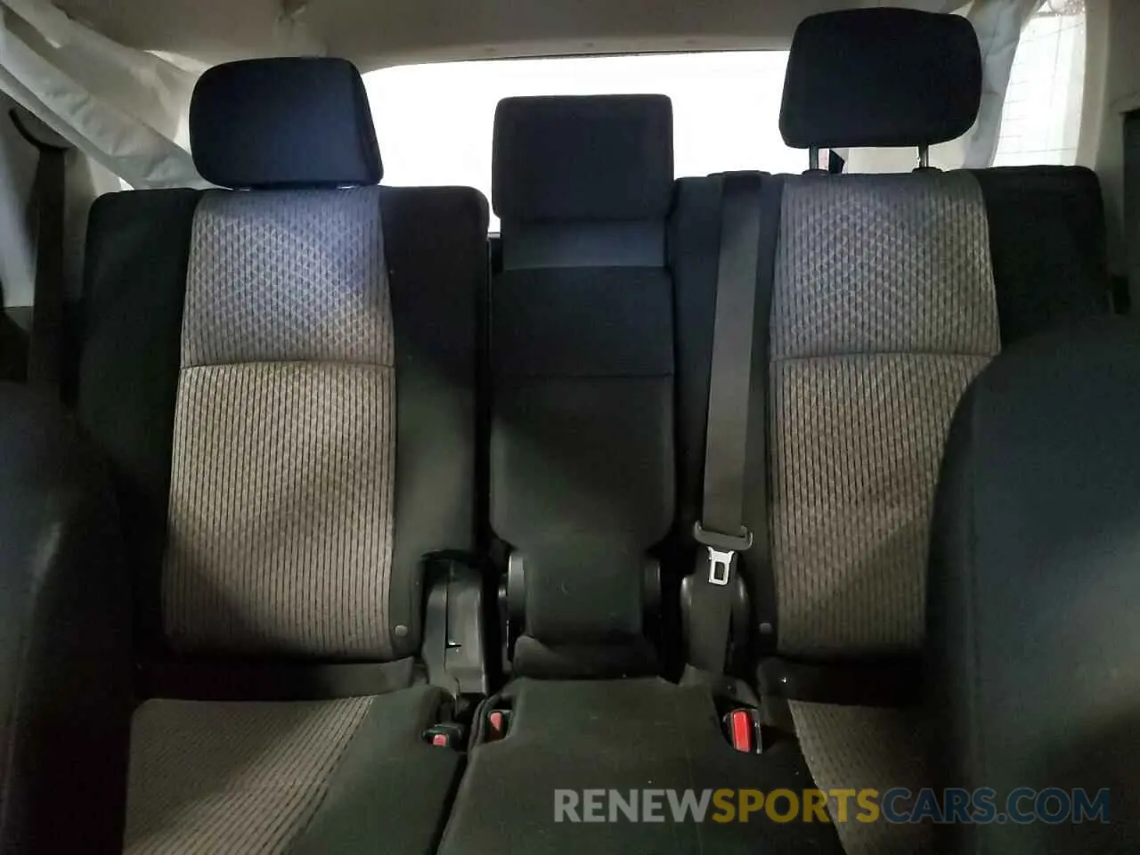 10 Photograph of a damaged car JTEBU5JR8K5694381 TOYOTA 4RUNNER 2019