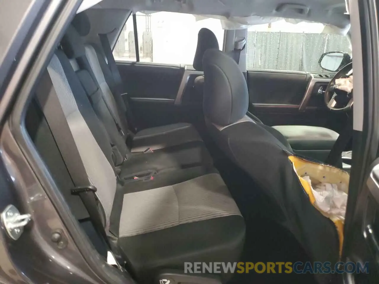 11 Photograph of a damaged car JTEBU5JR8K5694381 TOYOTA 4RUNNER 2019