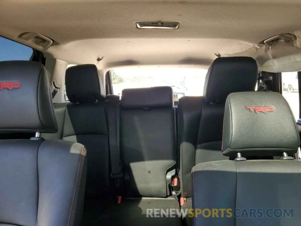10 Photograph of a damaged car JTEBU5JR8K5703340 TOYOTA 4RUNNER 2019