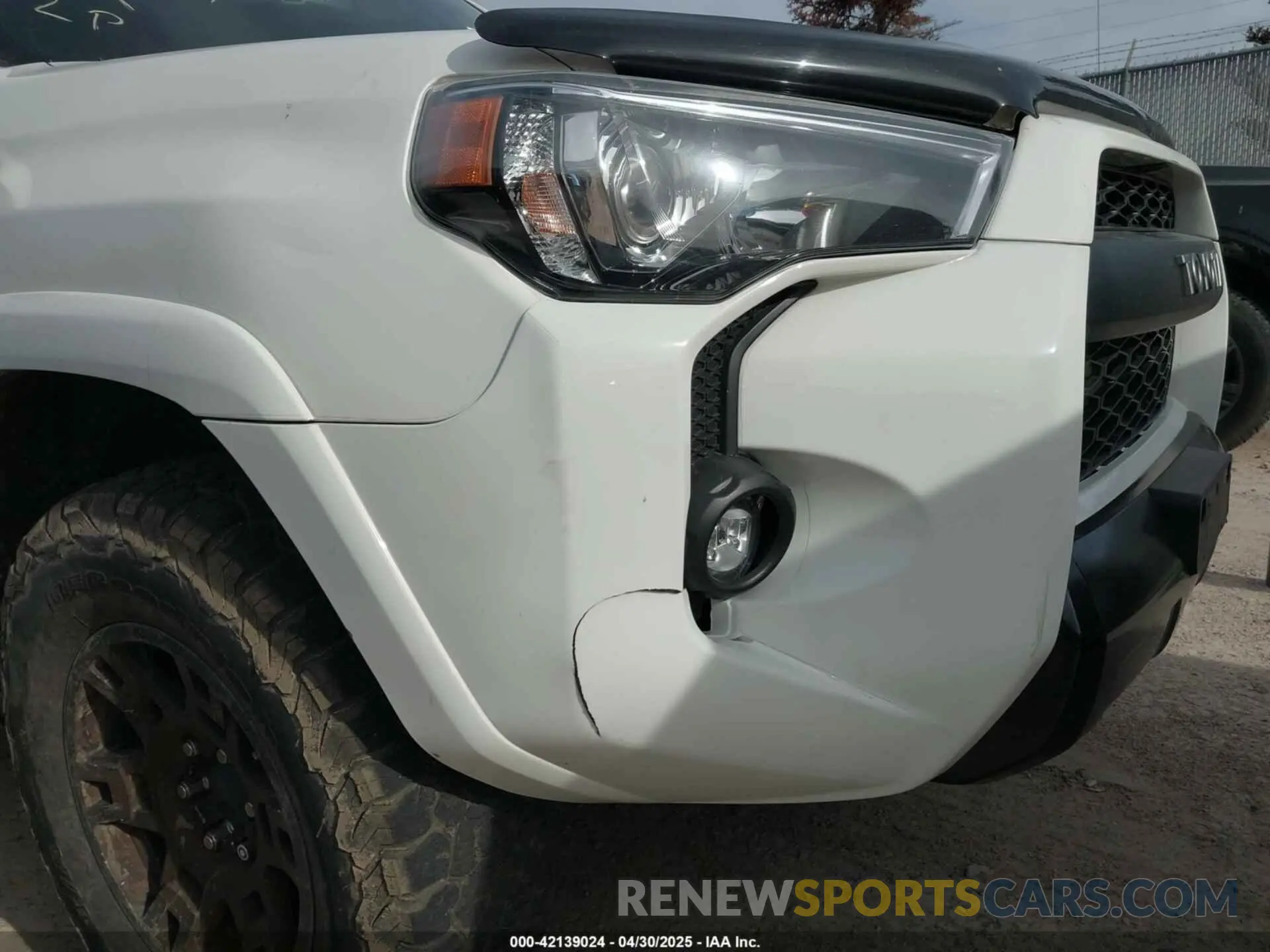 17 Photograph of a damaged car JTEBU5JR8K5710174 TOYOTA 4RUNNER 2019