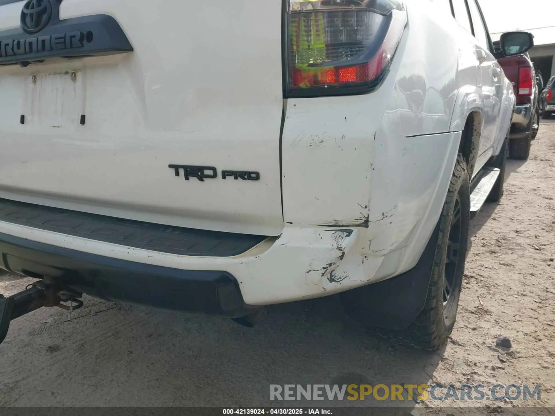 19 Photograph of a damaged car JTEBU5JR8K5710174 TOYOTA 4RUNNER 2019
