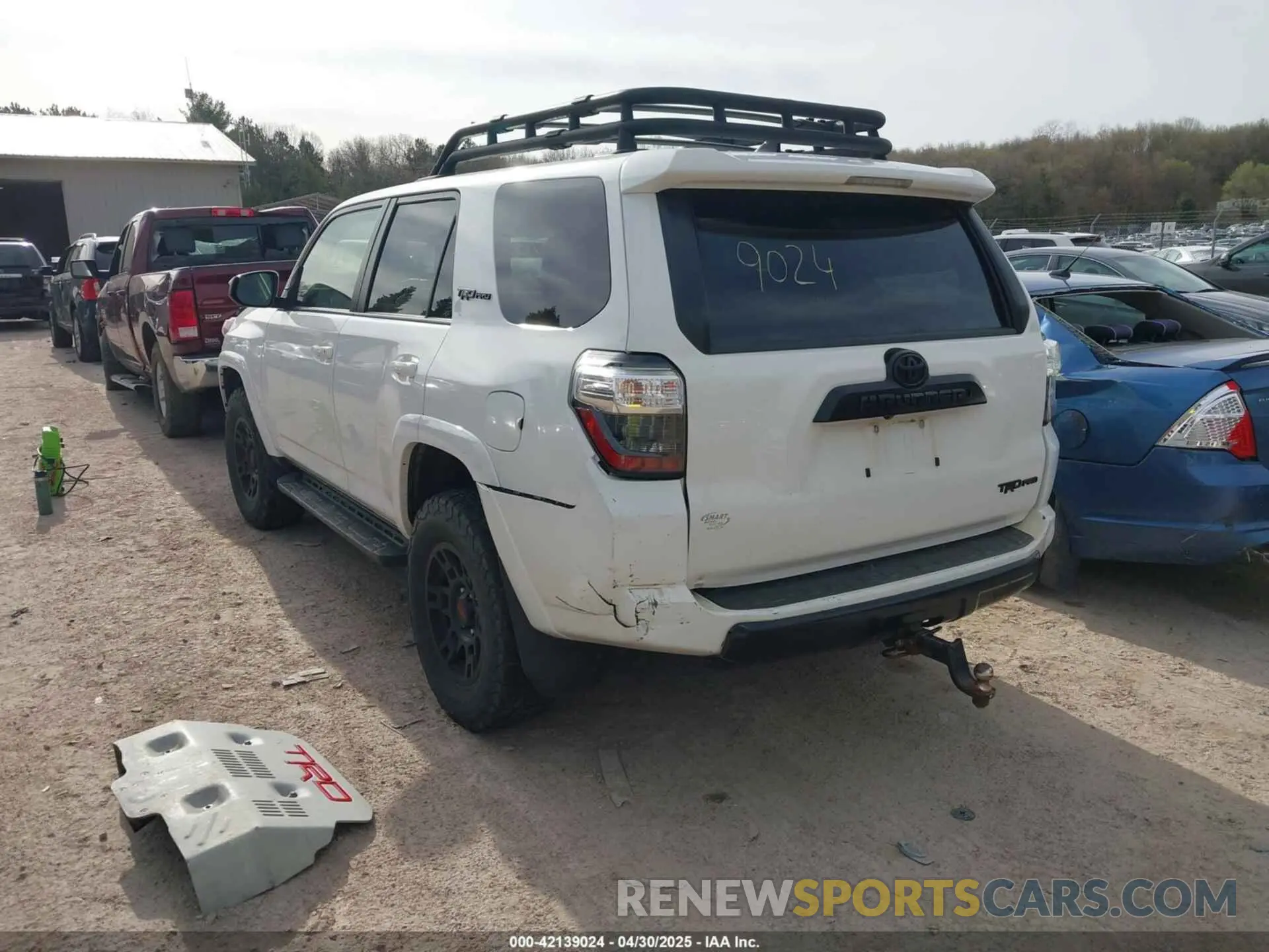 3 Photograph of a damaged car JTEBU5JR8K5710174 TOYOTA 4RUNNER 2019
