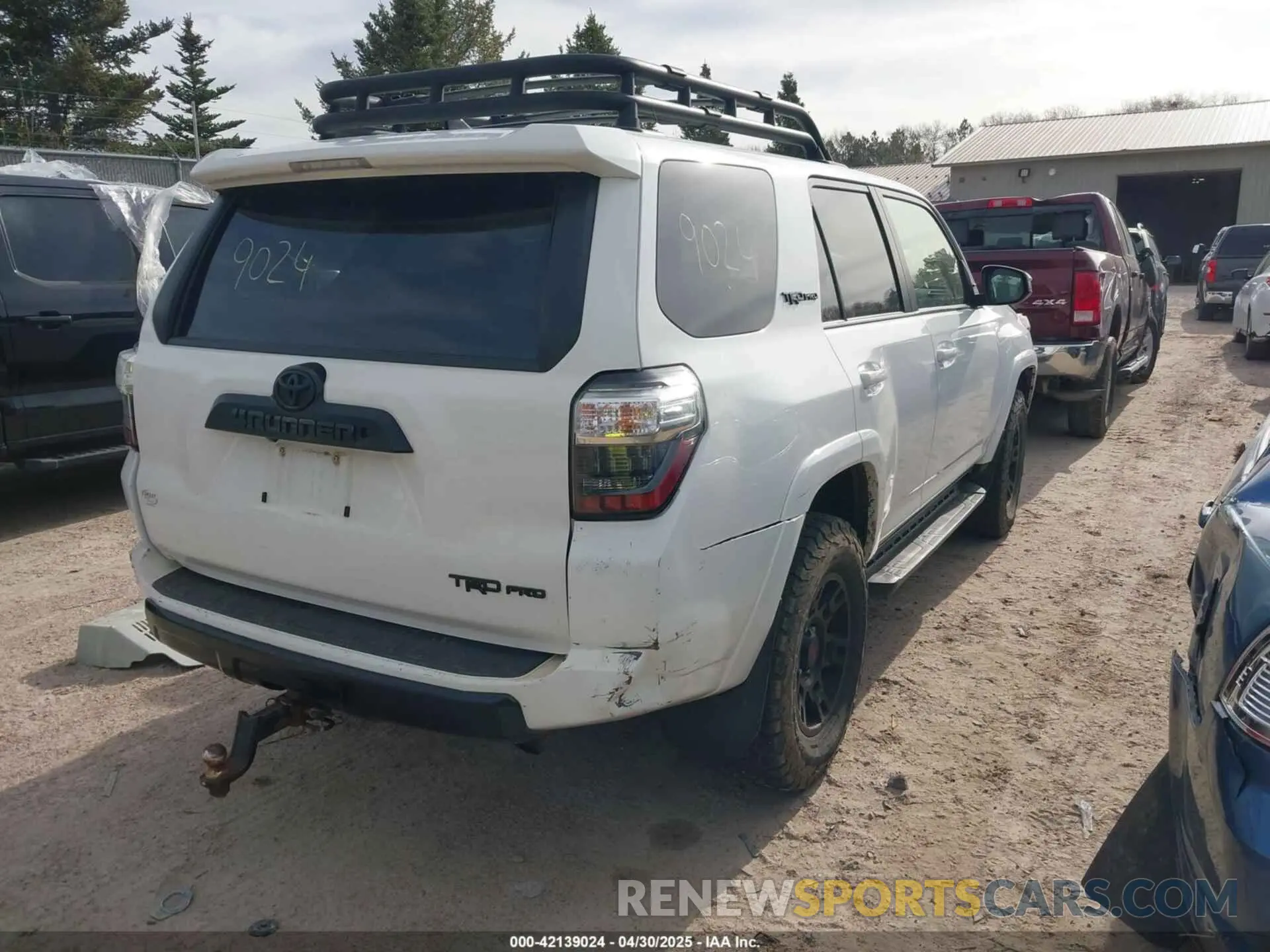 4 Photograph of a damaged car JTEBU5JR8K5710174 TOYOTA 4RUNNER 2019
