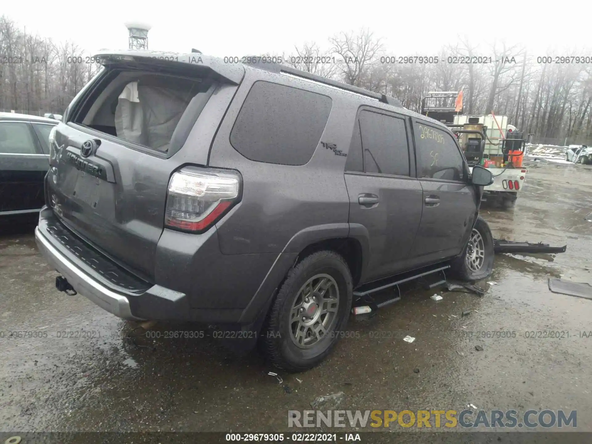 4 Photograph of a damaged car JTEBU5JR9K5643388 TOYOTA 4RUNNER 2019