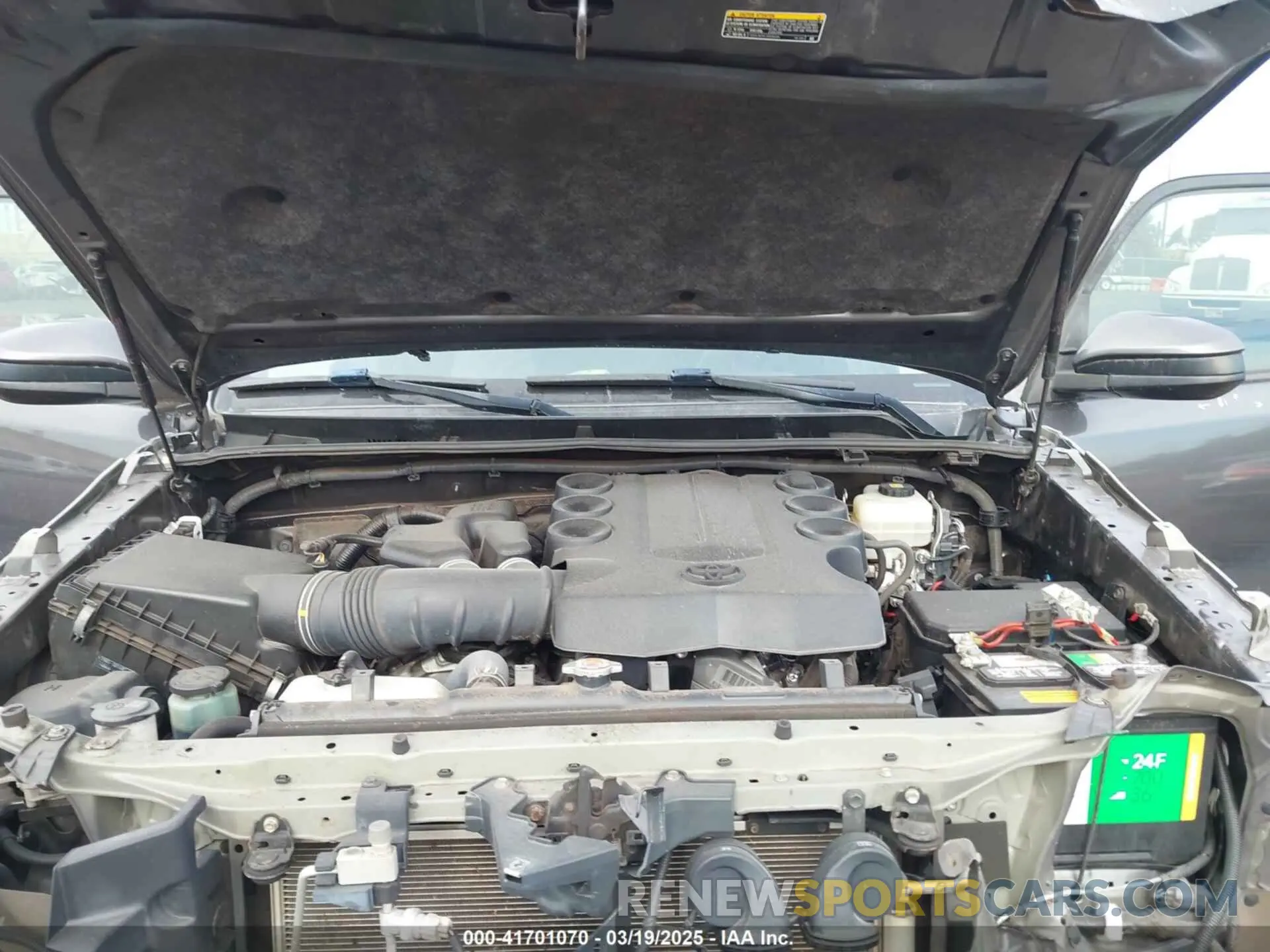 10 Photograph of a damaged car JTEBU5JR9K5660286 TOYOTA 4RUNNER 2019