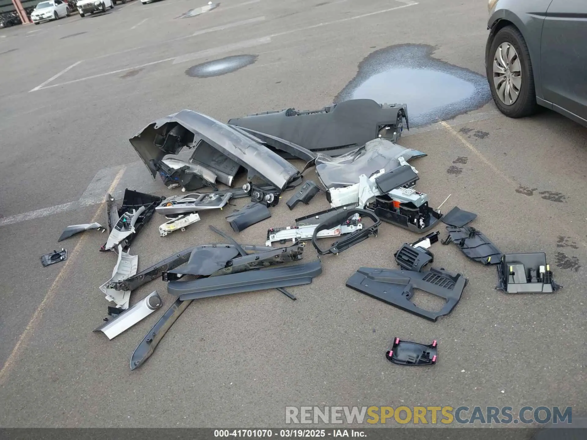 11 Photograph of a damaged car JTEBU5JR9K5660286 TOYOTA 4RUNNER 2019