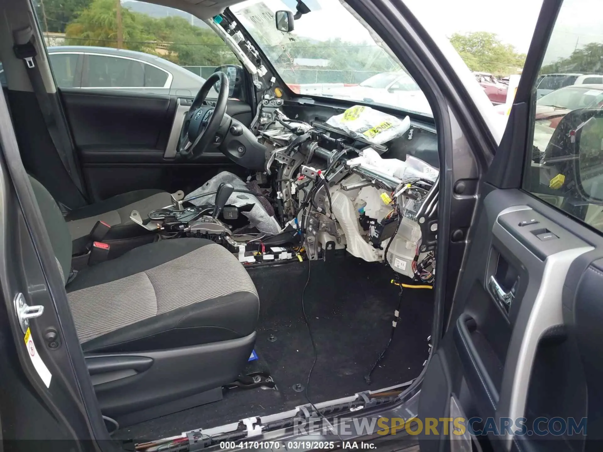5 Photograph of a damaged car JTEBU5JR9K5660286 TOYOTA 4RUNNER 2019