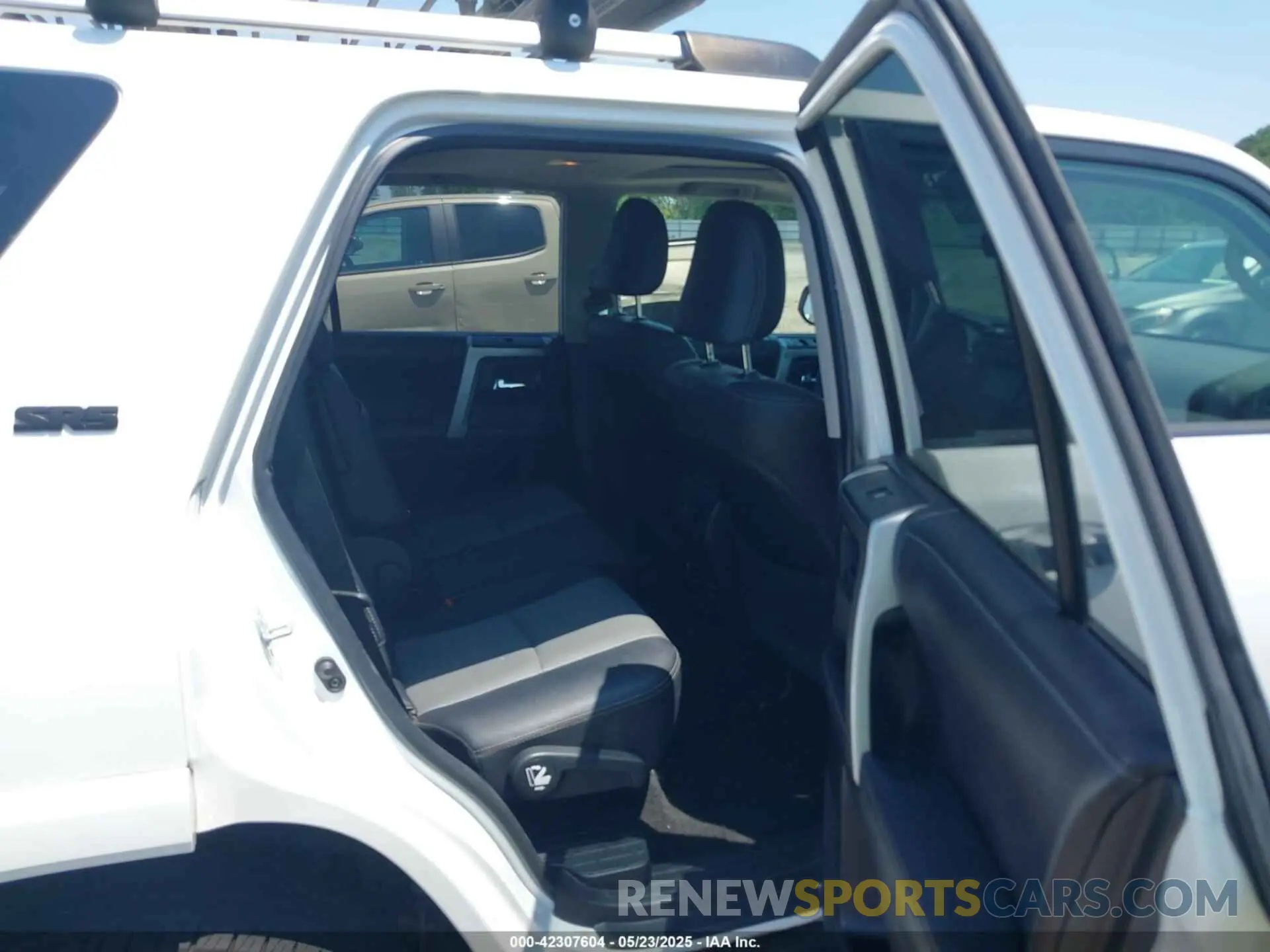 8 Photograph of a damaged car JTEBU5JR9K5670817 TOYOTA 4RUNNER 2019