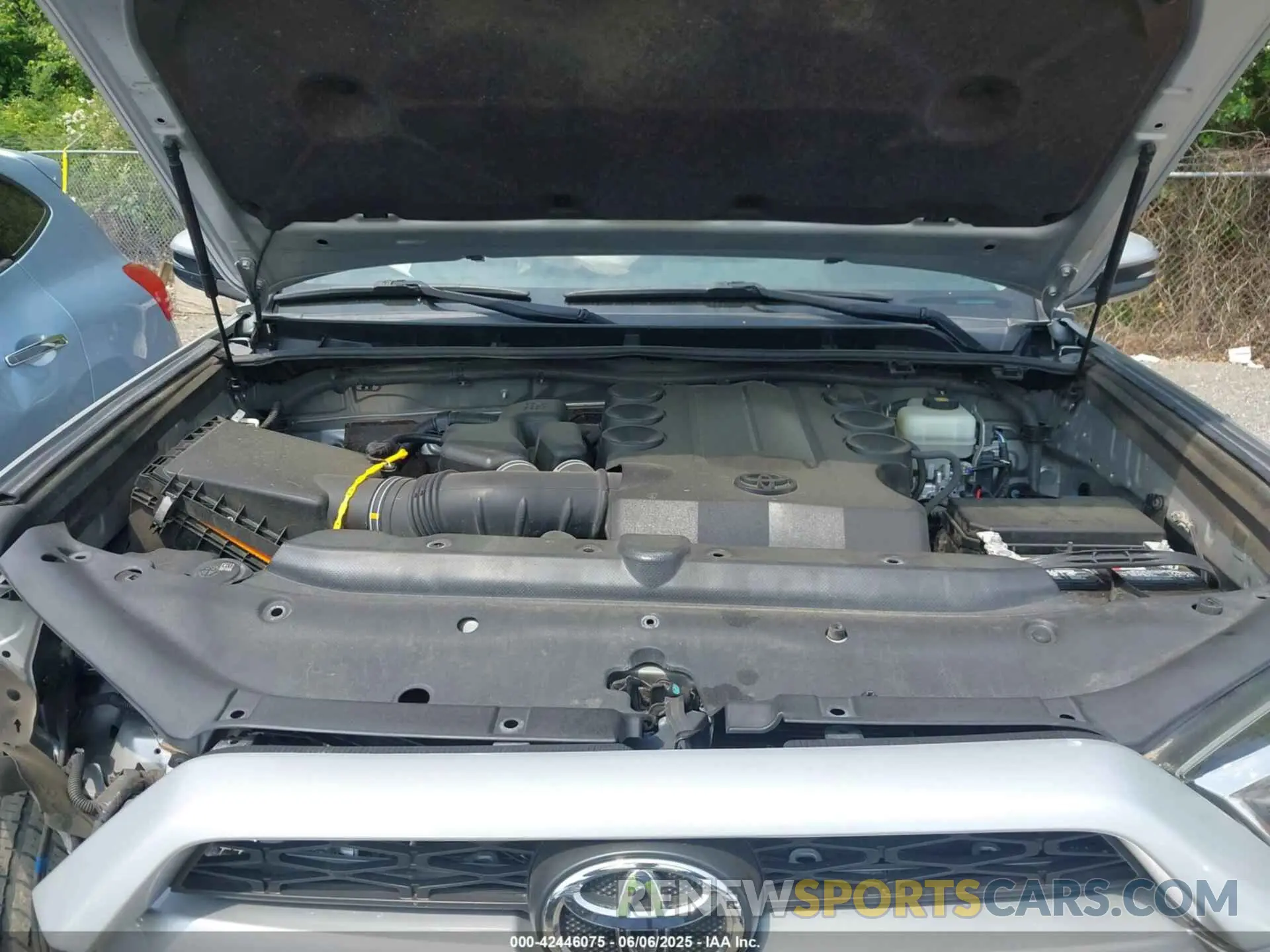 10 Photograph of a damaged car JTEBU5JR9K5677640 TOYOTA 4RUNNER 2019