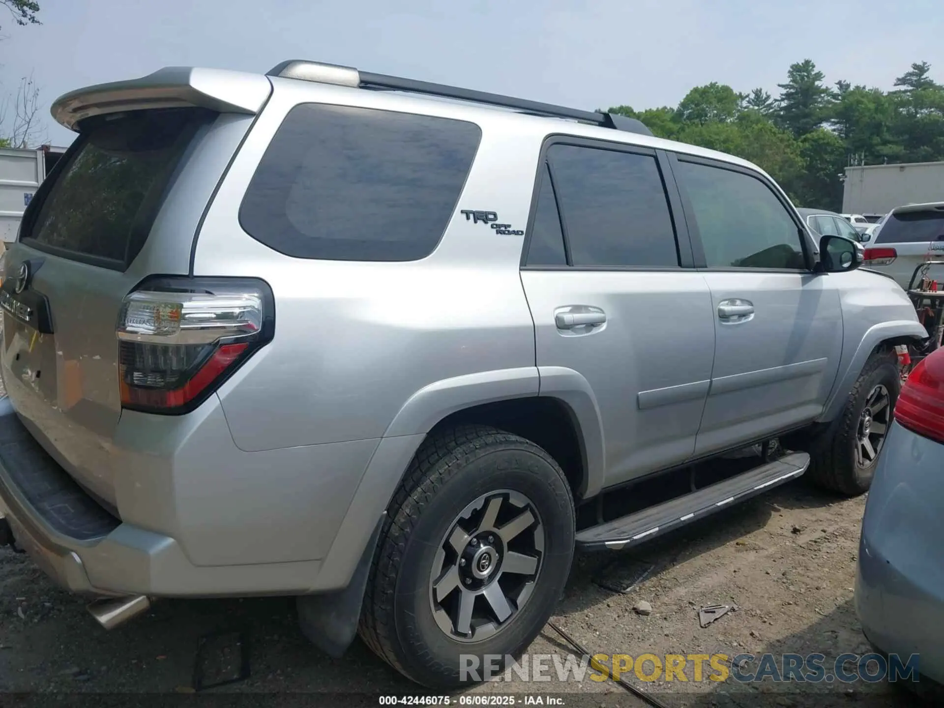 14 Photograph of a damaged car JTEBU5JR9K5677640 TOYOTA 4RUNNER 2019