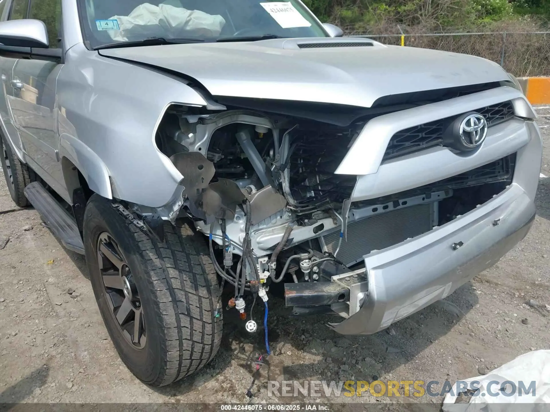 6 Photograph of a damaged car JTEBU5JR9K5677640 TOYOTA 4RUNNER 2019