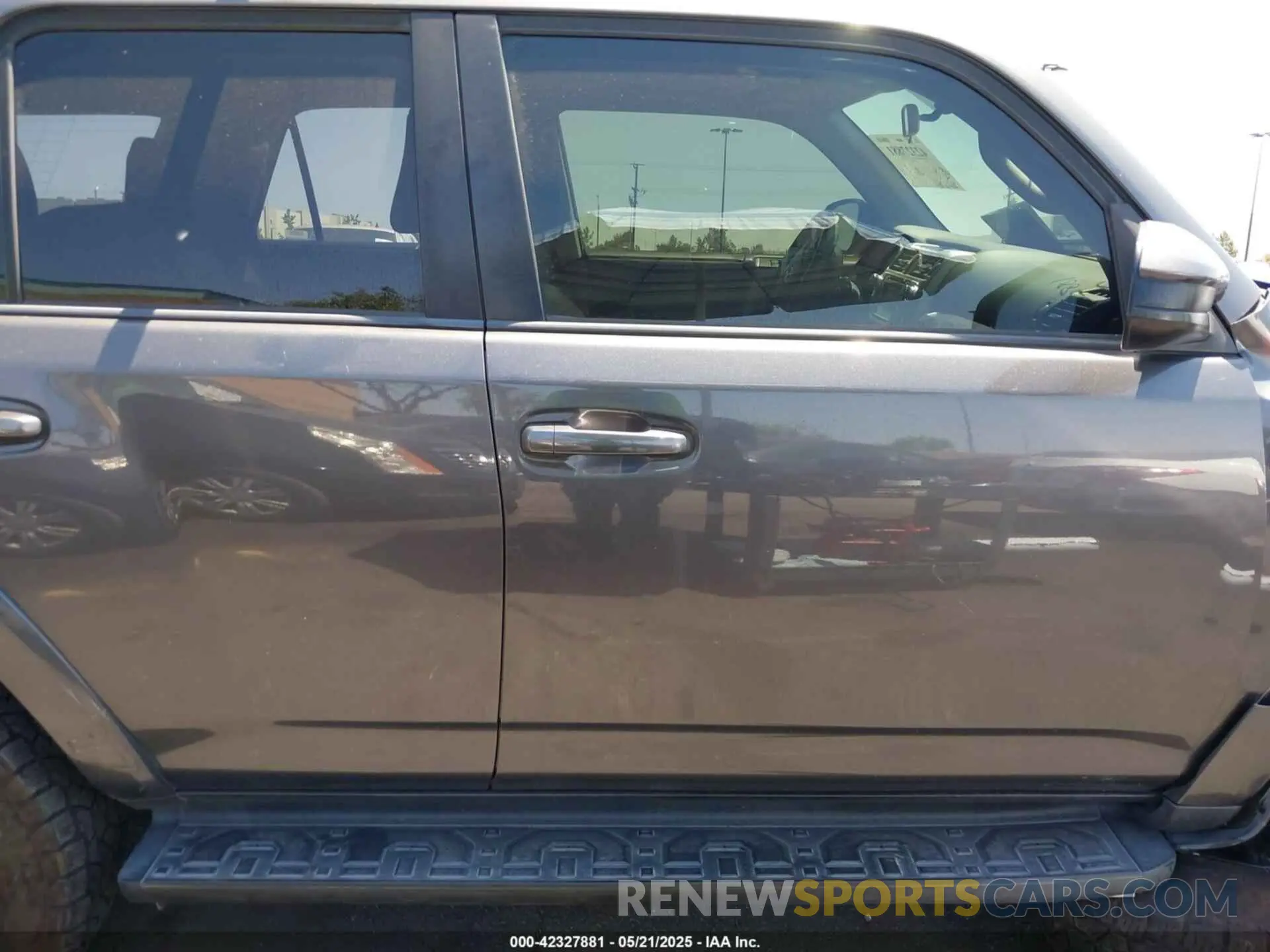 14 Photograph of a damaged car JTEBU5JR9K5685088 TOYOTA 4RUNNER 2019