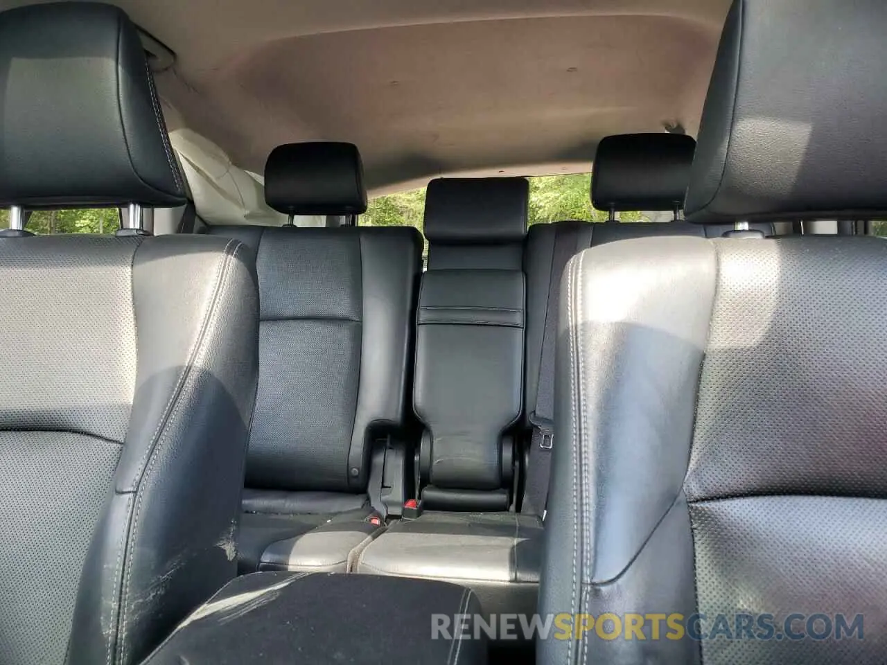 10 Photograph of a damaged car JTEBU5JR9K5702004 TOYOTA 4RUNNER 2019