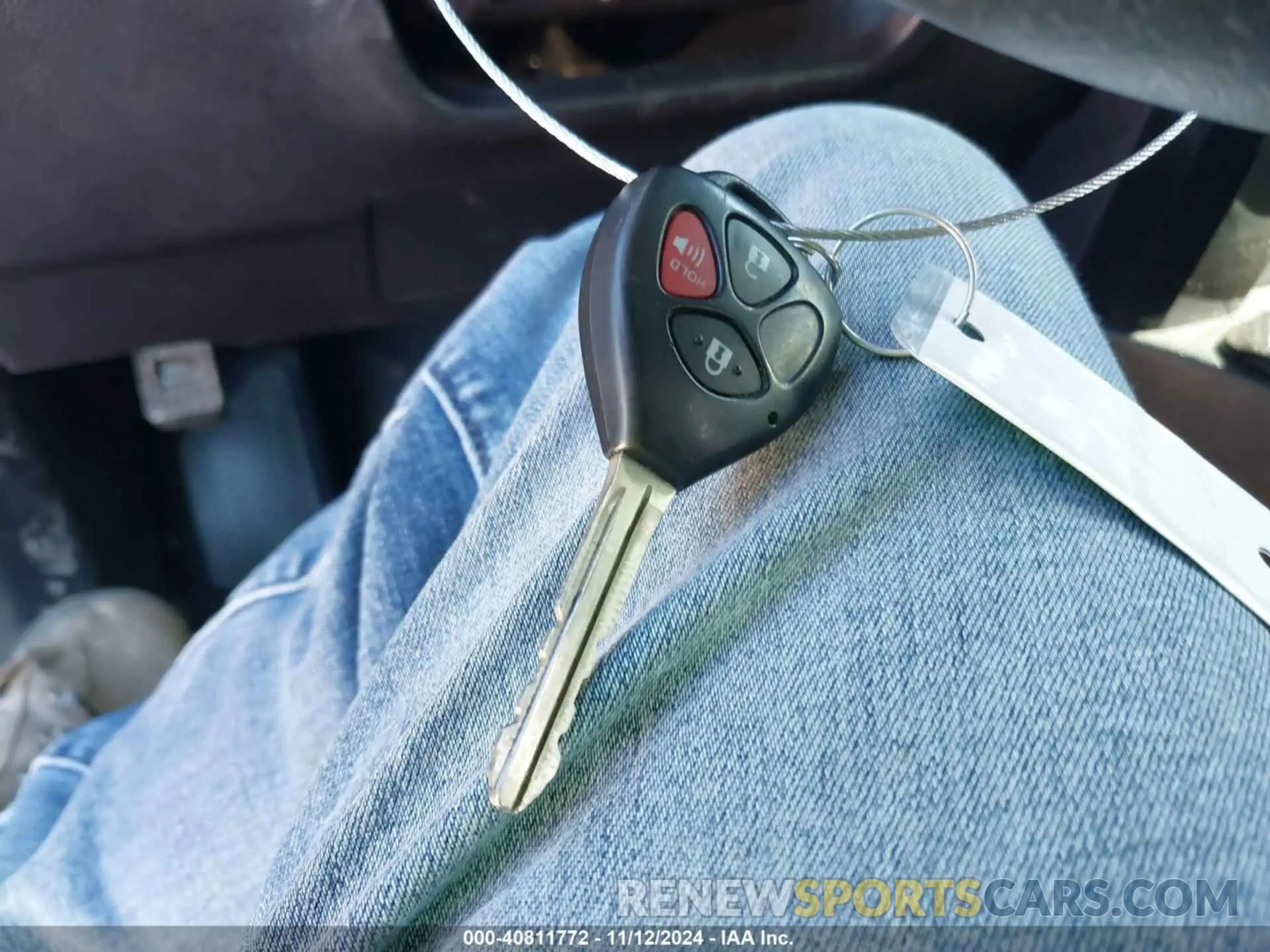 11 Photograph of a damaged car JTEBU5JR9K5723872 TOYOTA 4RUNNER 2019