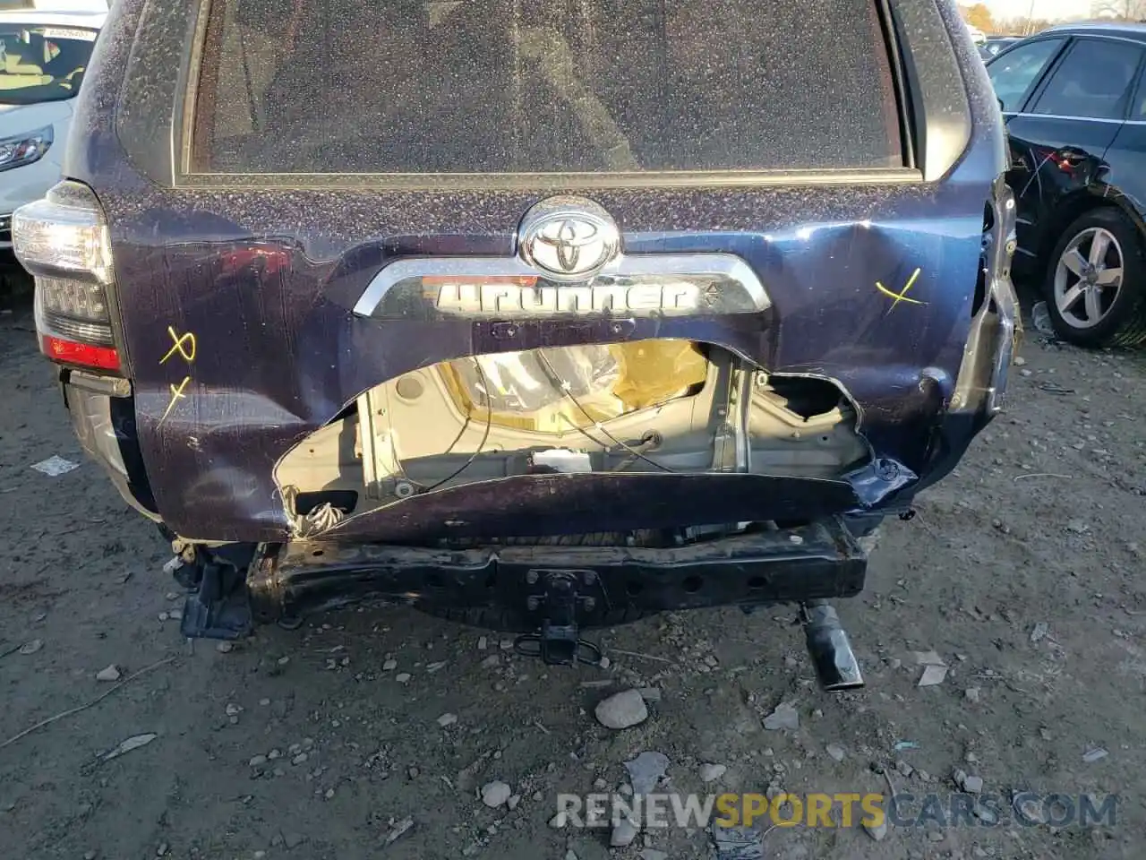 9 Photograph of a damaged car JTEBU5JRXK5623991 TOYOTA 4RUNNER 2019