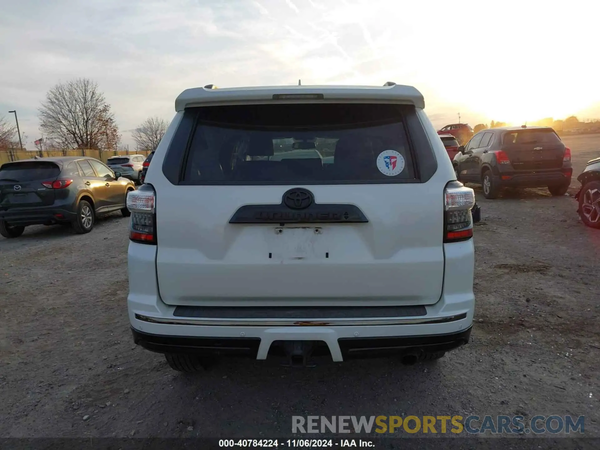 17 Photograph of a damaged car JTEBU5JRXK5627586 TOYOTA 4RUNNER 2019