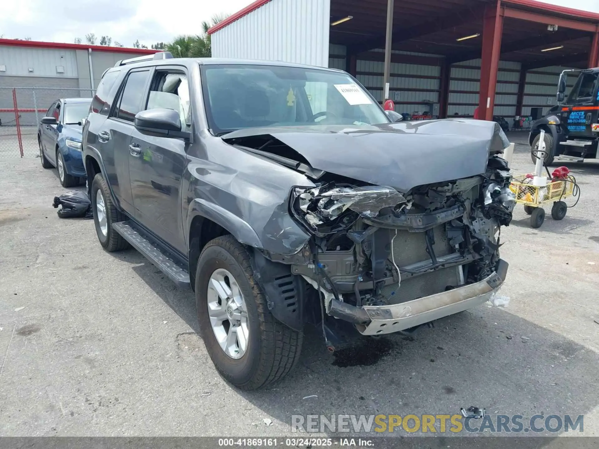 17 Photograph of a damaged car JTEBU5JRXK5638880 TOYOTA 4RUNNER 2019