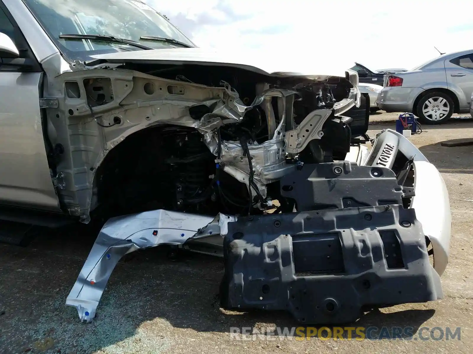 9 Photograph of a damaged car JTEBU5JRXK5640841 TOYOTA 4RUNNER 2019