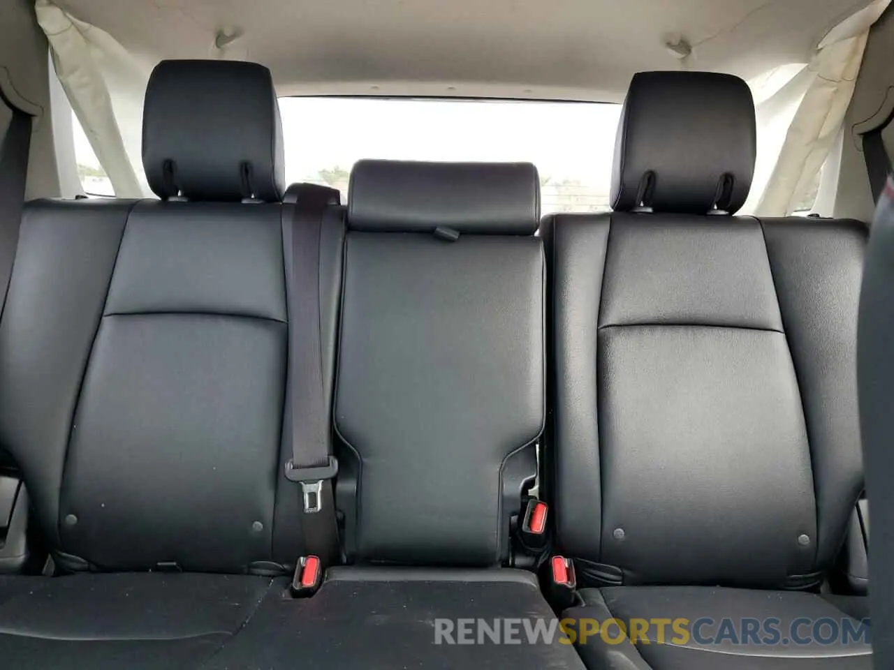 10 Photograph of a damaged car JTEBU5JRXK5643299 TOYOTA 4RUNNER 2019