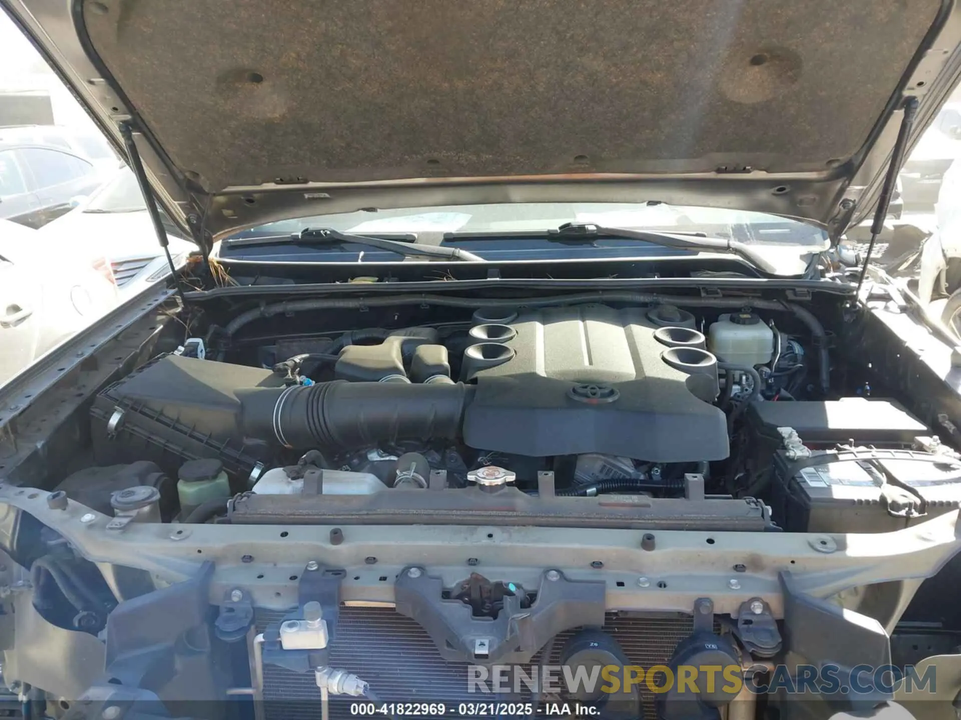 10 Photograph of a damaged car JTEBU5JRXK5664489 TOYOTA 4RUNNER 2019