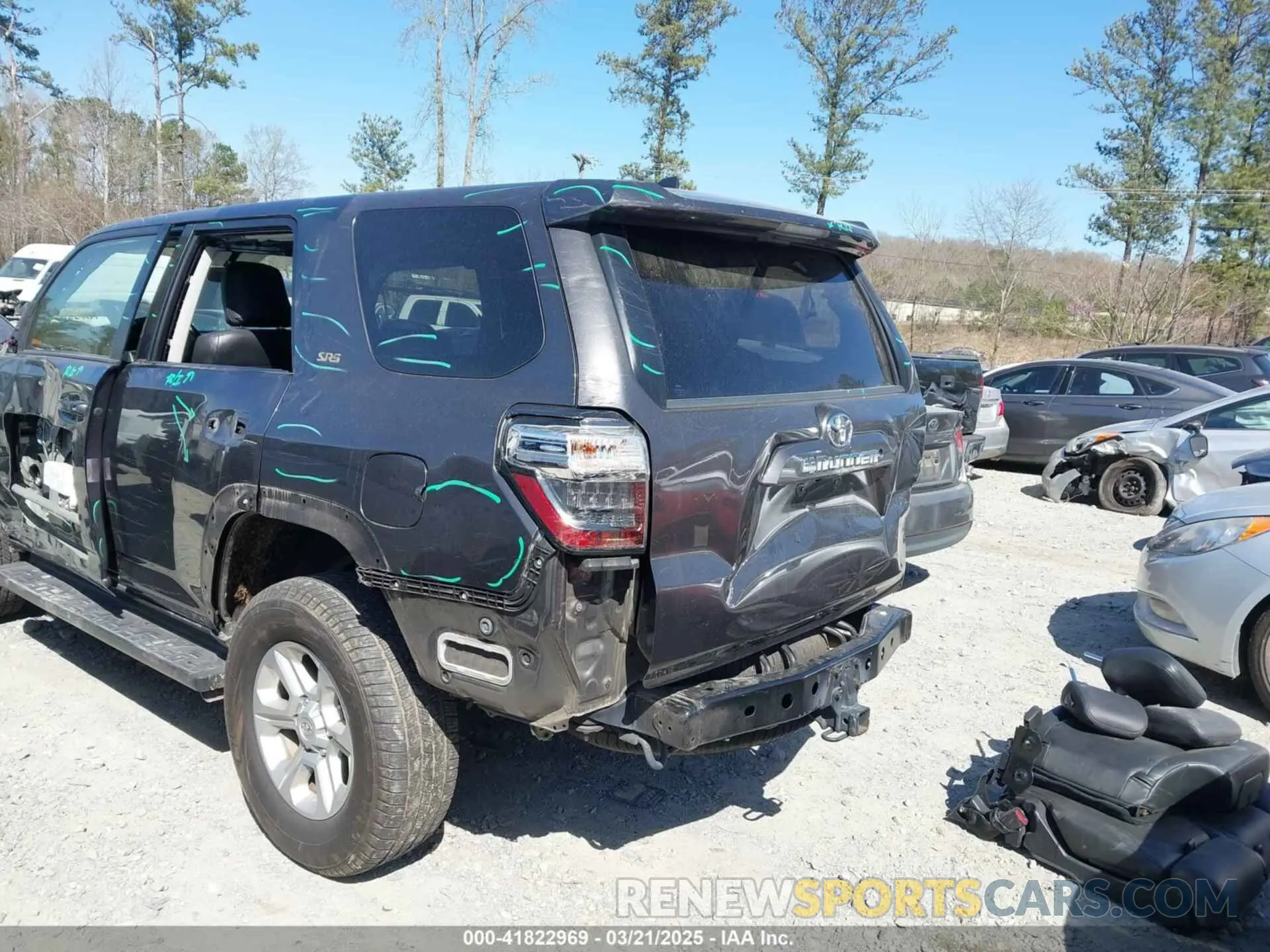 18 Photograph of a damaged car JTEBU5JRXK5664489 TOYOTA 4RUNNER 2019