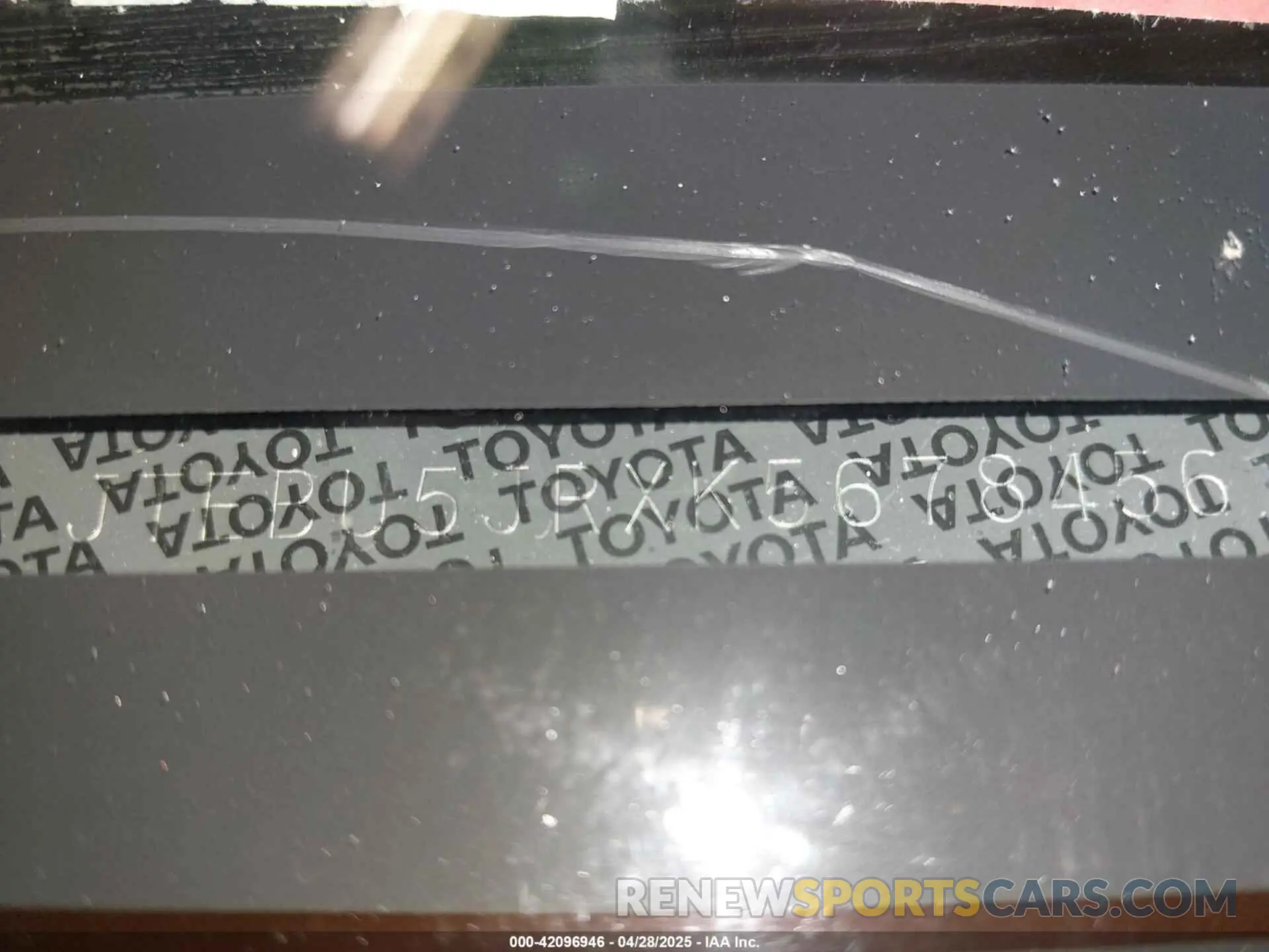 18 Photograph of a damaged car JTEBU5JRXK5678456 TOYOTA 4RUNNER 2019