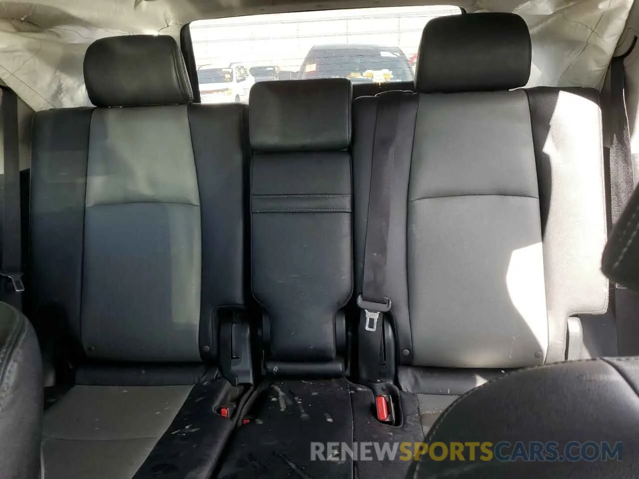 10 Photograph of a damaged car JTEBU5JRXK5693278 TOYOTA 4RUNNER 2019