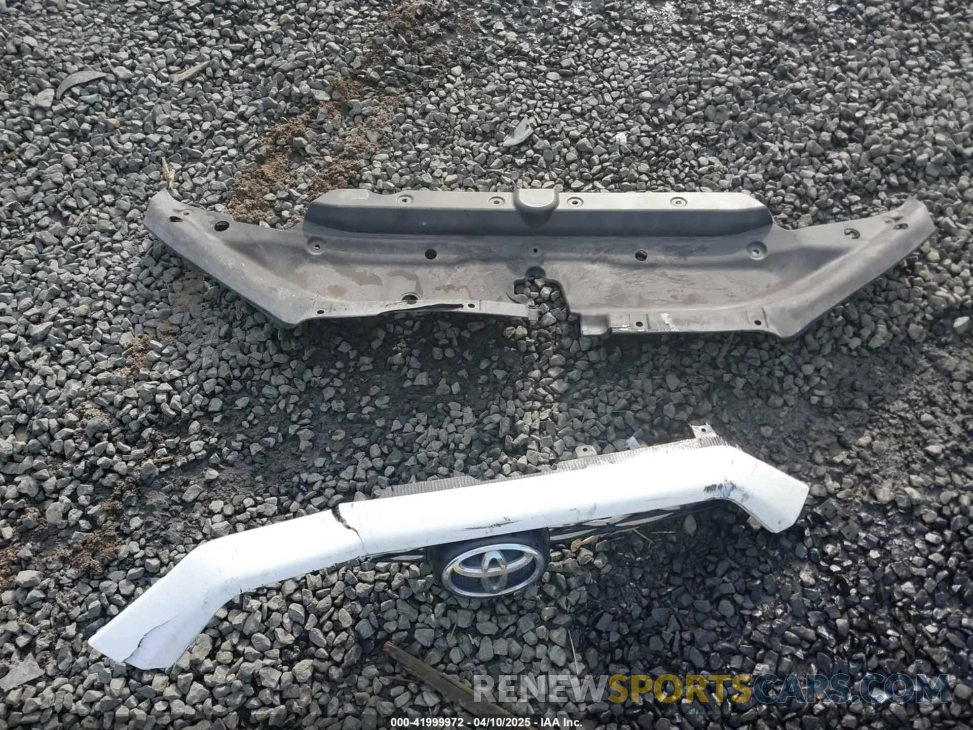 12 Photograph of a damaged car JTEBU5JRXK5700956 TOYOTA 4RUNNER 2019