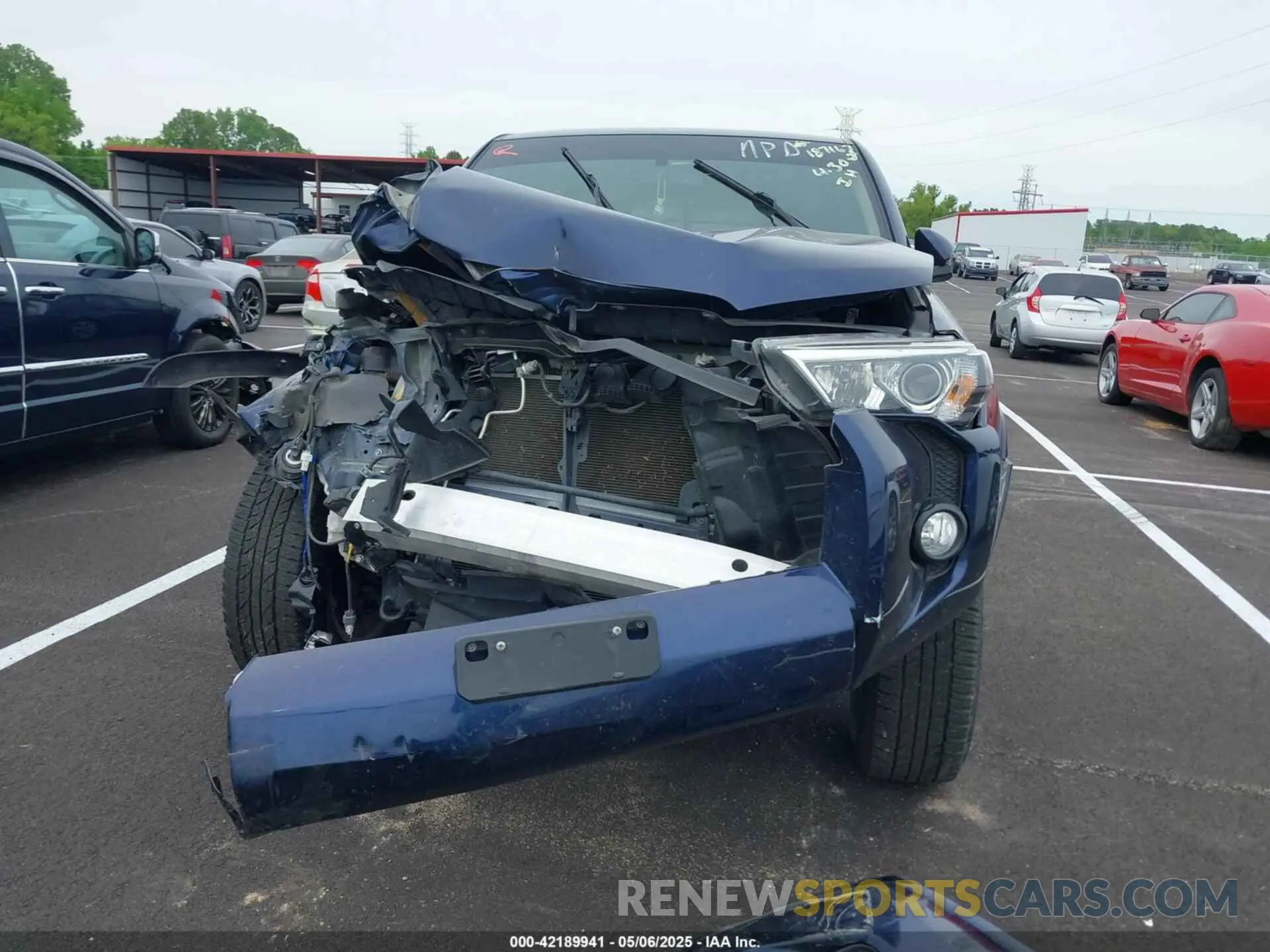 12 Photograph of a damaged car JTEBU5JRXK5712069 TOYOTA 4RUNNER 2019