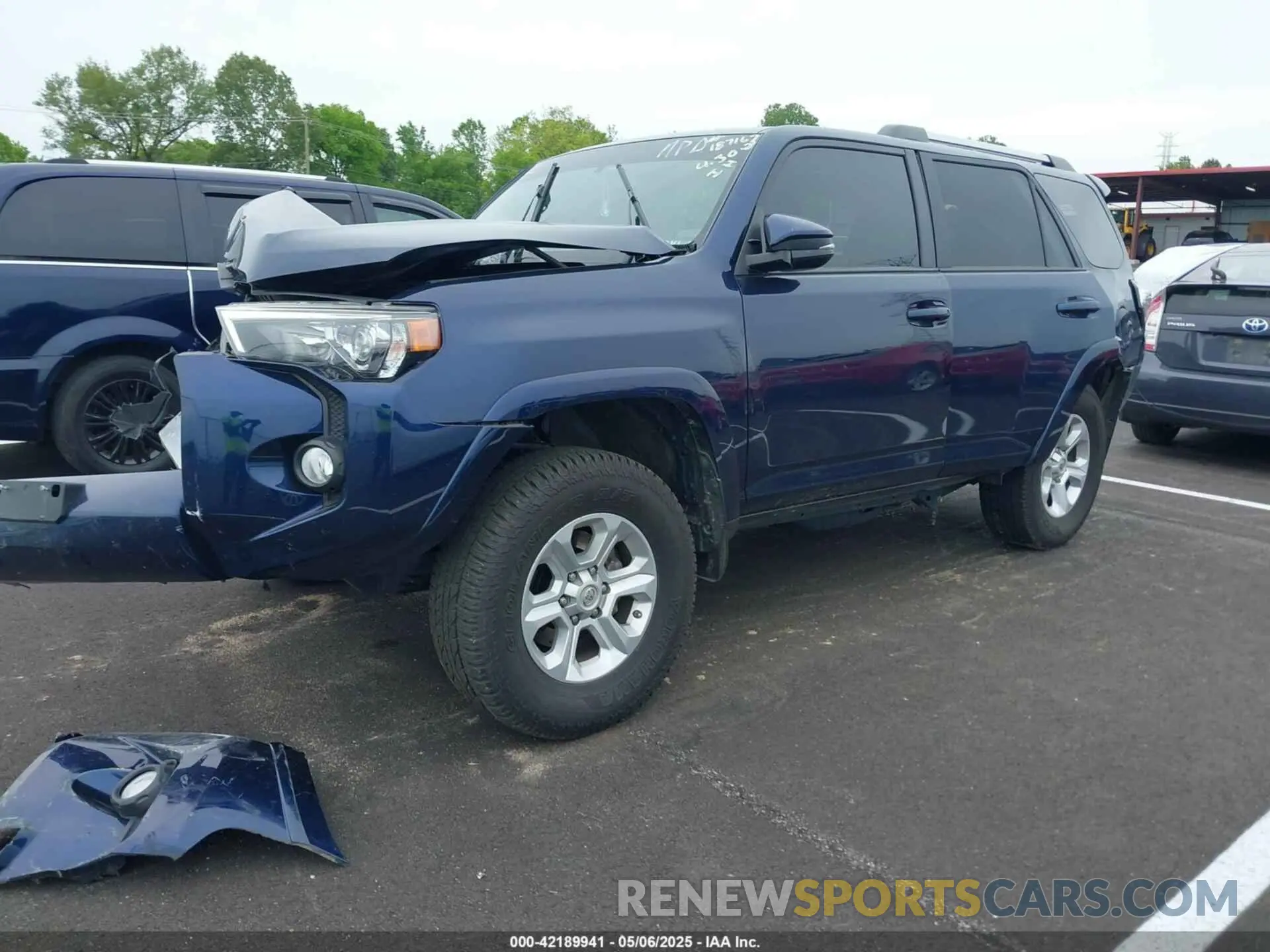 2 Photograph of a damaged car JTEBU5JRXK5712069 TOYOTA 4RUNNER 2019
