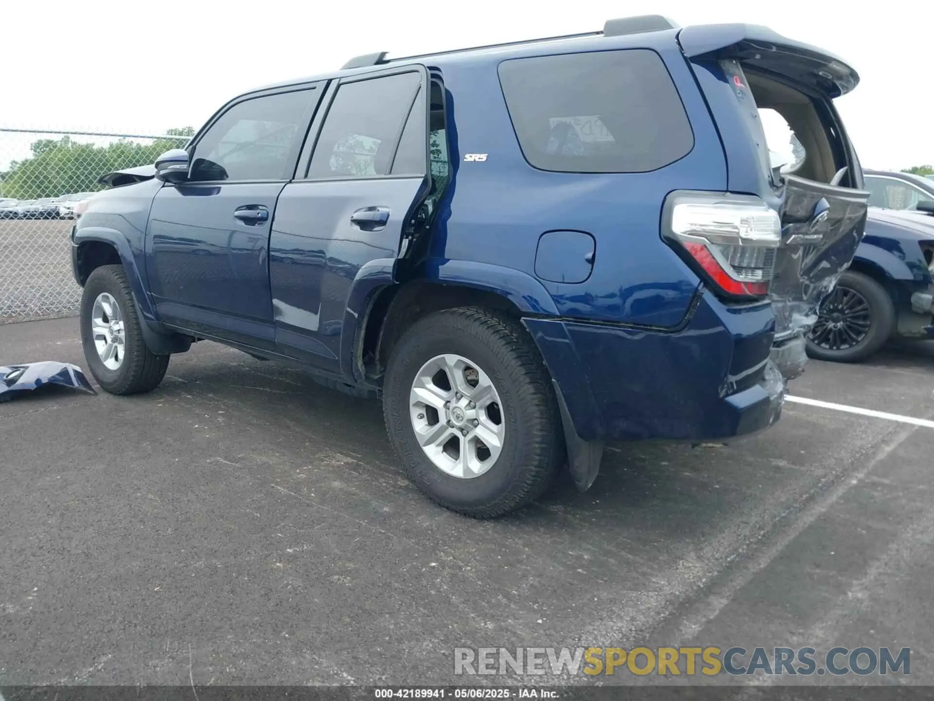 3 Photograph of a damaged car JTEBU5JRXK5712069 TOYOTA 4RUNNER 2019