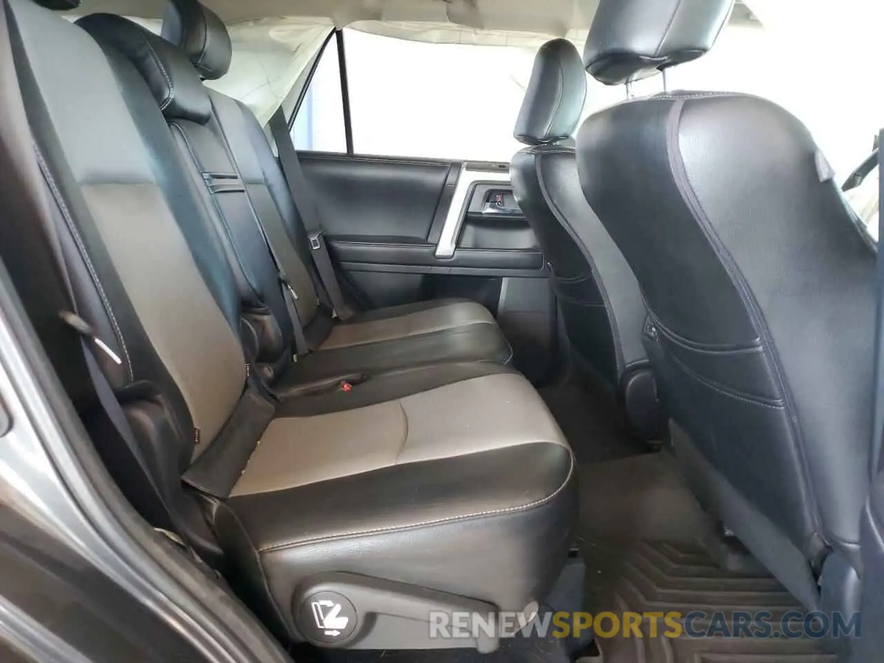 11 Photograph of a damaged car JTEBU5JRXK5723170 TOYOTA 4RUNNER 2019