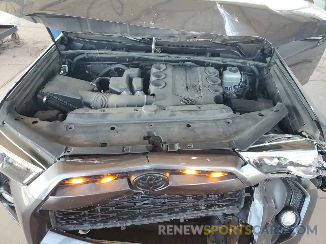 12 Photograph of a damaged car JTEBU5JRXK5723170 TOYOTA 4RUNNER 2019