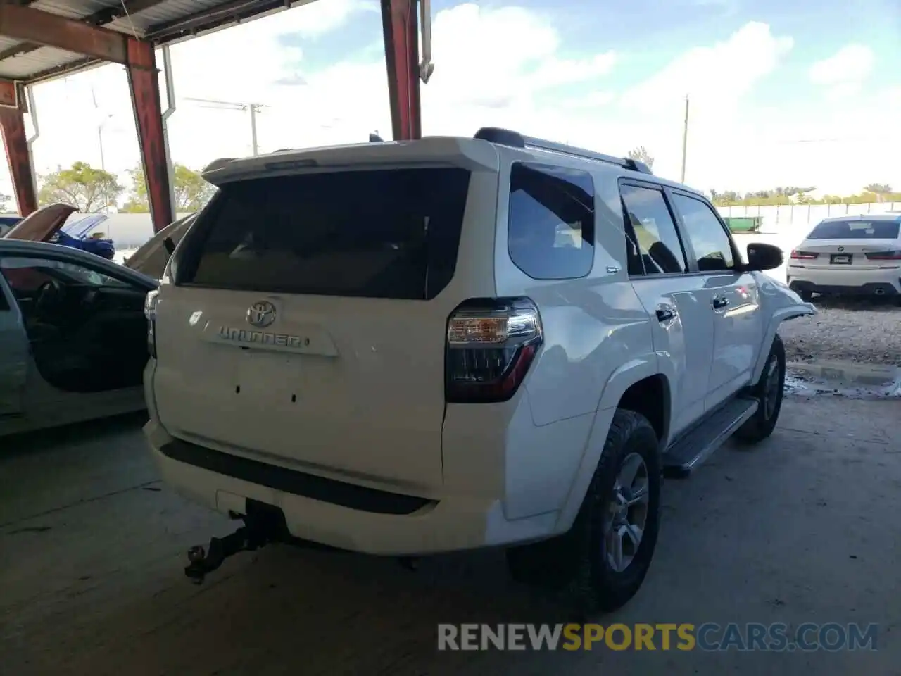 4 Photograph of a damaged car JTEBU5JRXK5728028 TOYOTA 4RUNNER 2019