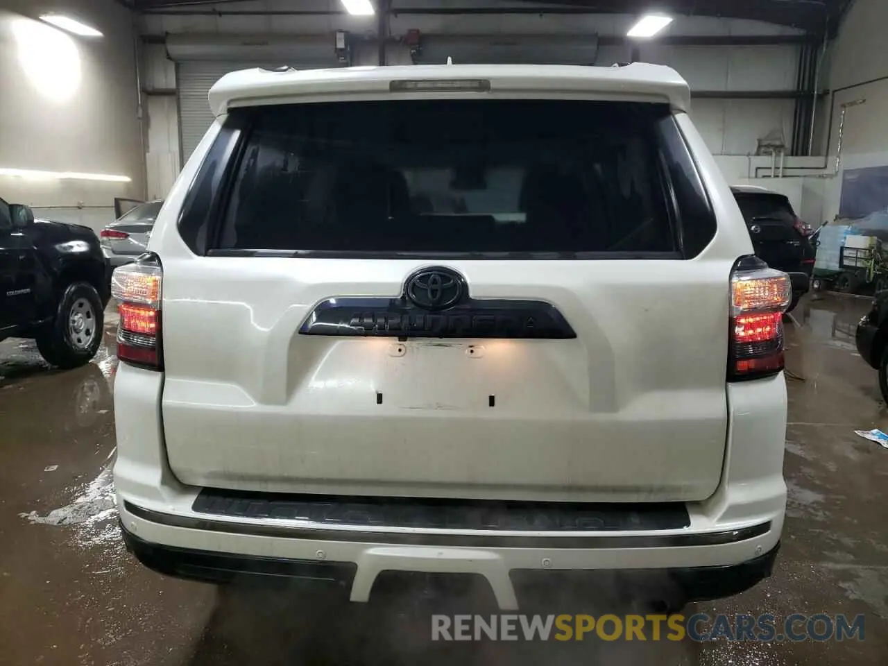 6 Photograph of a damaged car JTEBU5JRXK5732676 TOYOTA 4RUNNER 2019