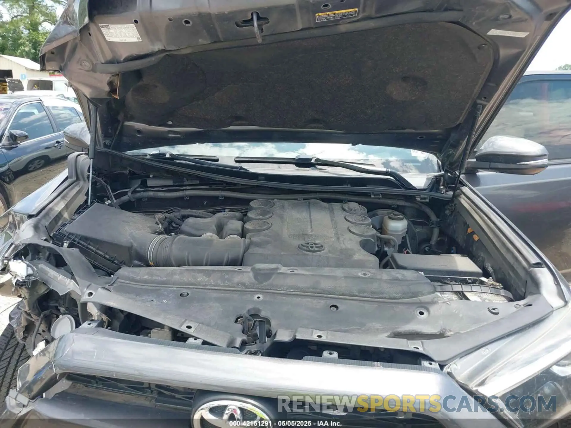 10 Photograph of a damaged car JTEZU5JR0K5196349 TOYOTA 4RUNNER 2019