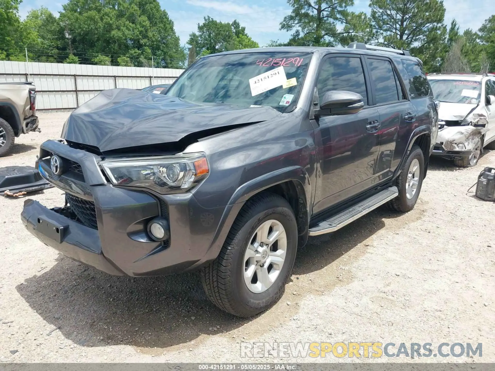 2 Photograph of a damaged car JTEZU5JR0K5196349 TOYOTA 4RUNNER 2019