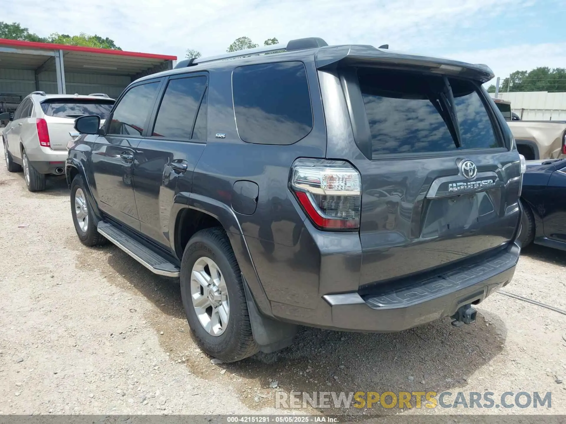 3 Photograph of a damaged car JTEZU5JR0K5196349 TOYOTA 4RUNNER 2019