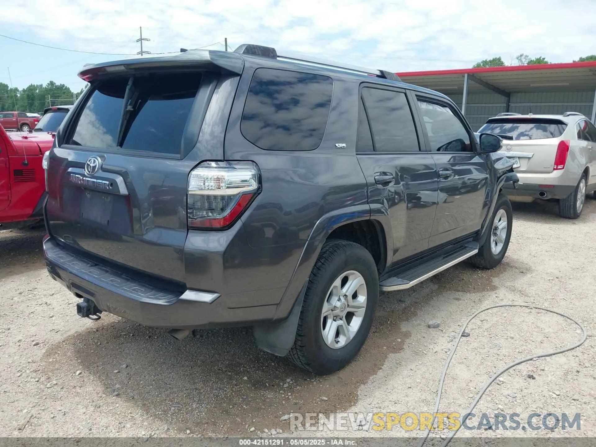 4 Photograph of a damaged car JTEZU5JR0K5196349 TOYOTA 4RUNNER 2019
