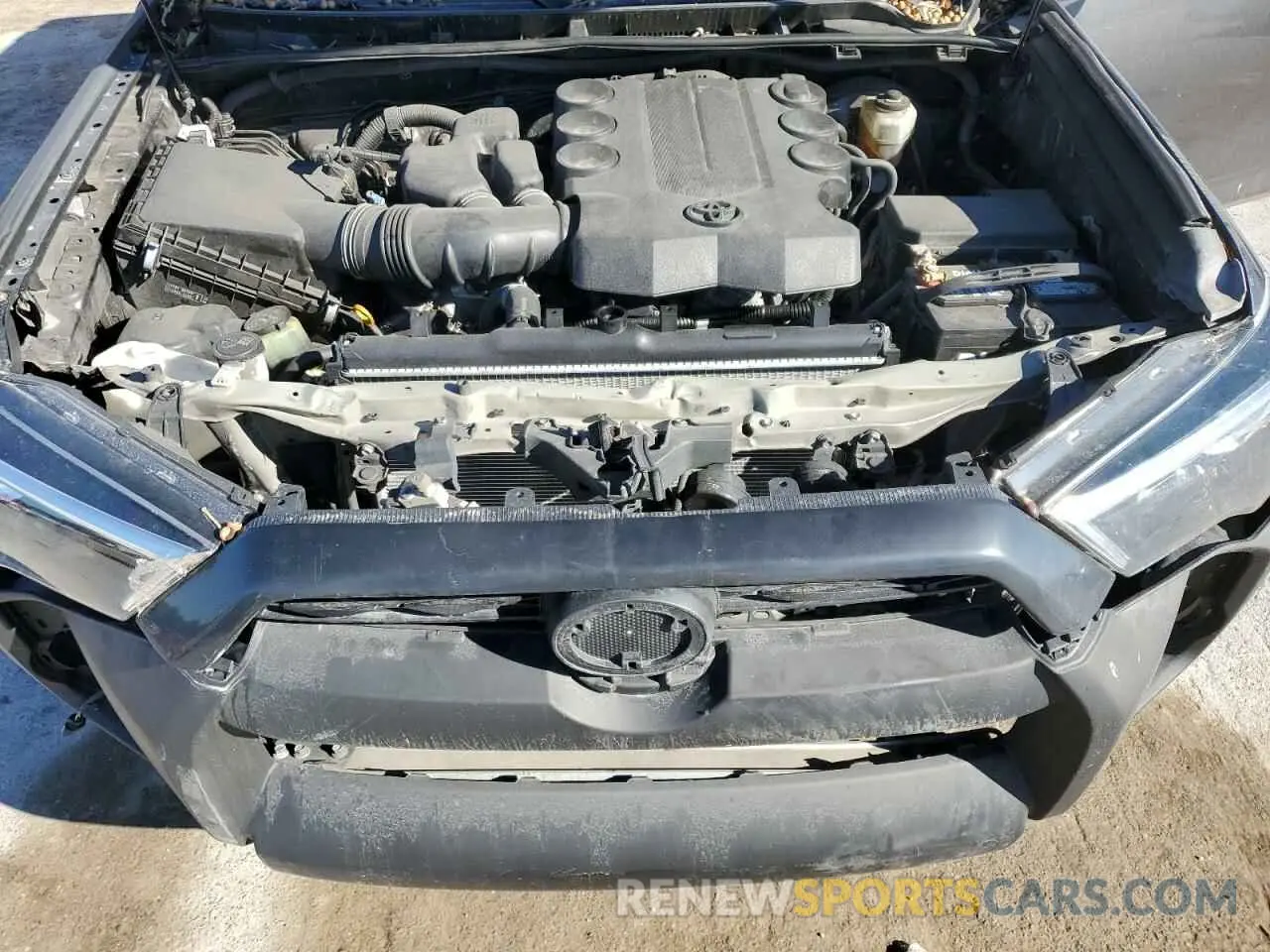 12 Photograph of a damaged car JTEZU5JR0K5196612 TOYOTA 4RUNNER 2019