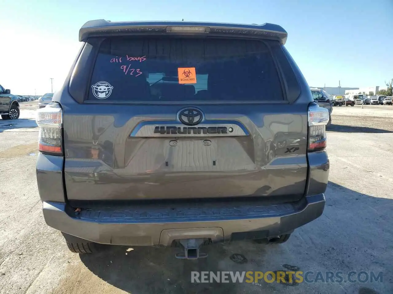 6 Photograph of a damaged car JTEZU5JR0K5196612 TOYOTA 4RUNNER 2019