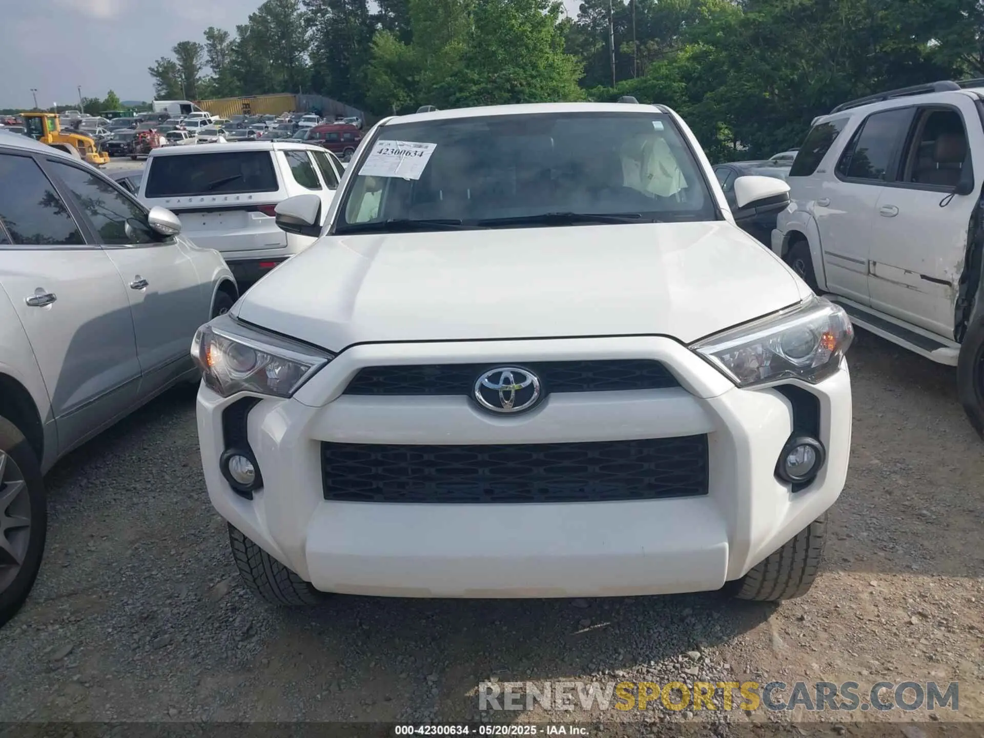 12 Photograph of a damaged car JTEZU5JR0K5199140 TOYOTA 4RUNNER 2019