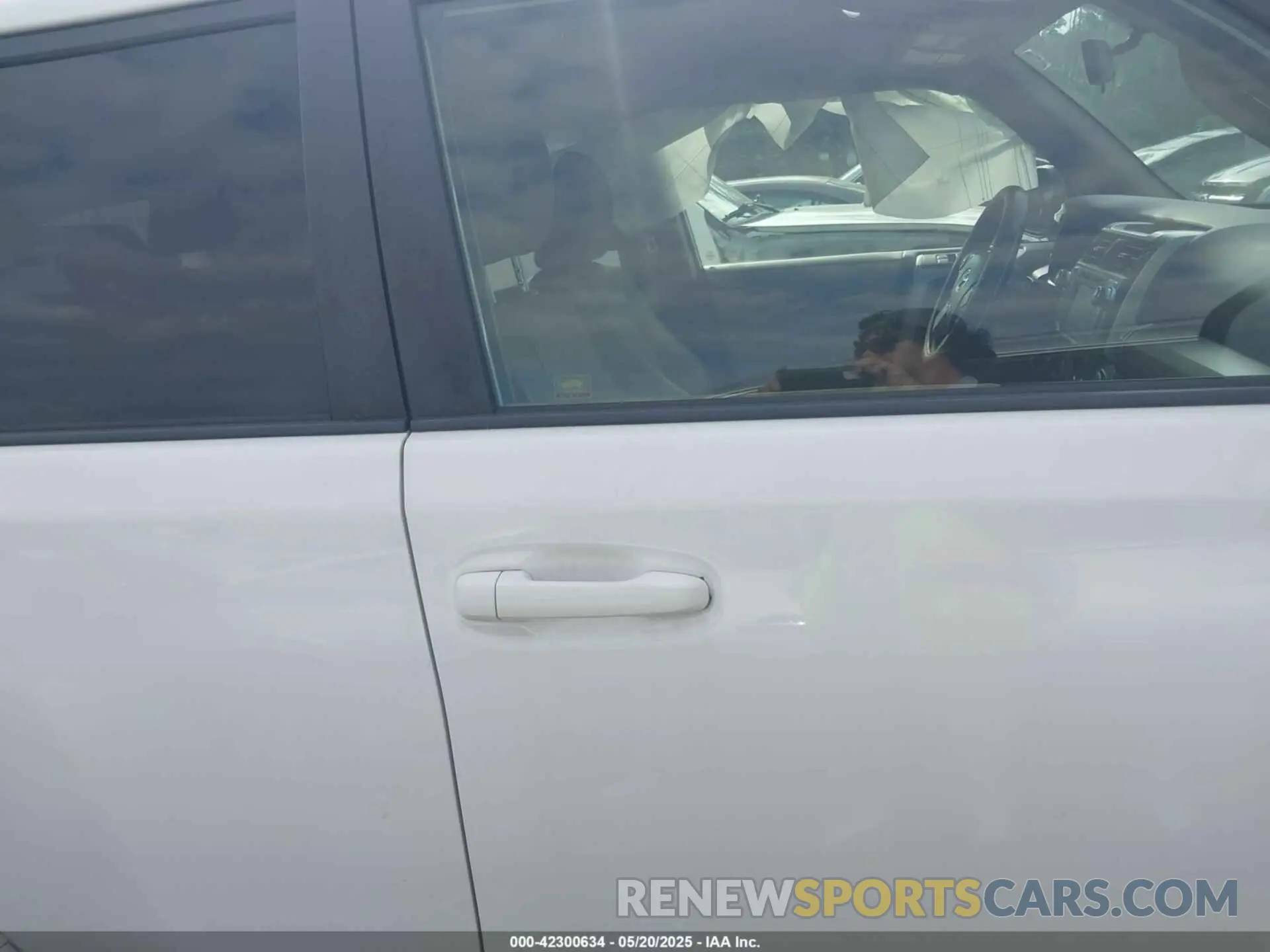 13 Photograph of a damaged car JTEZU5JR0K5199140 TOYOTA 4RUNNER 2019