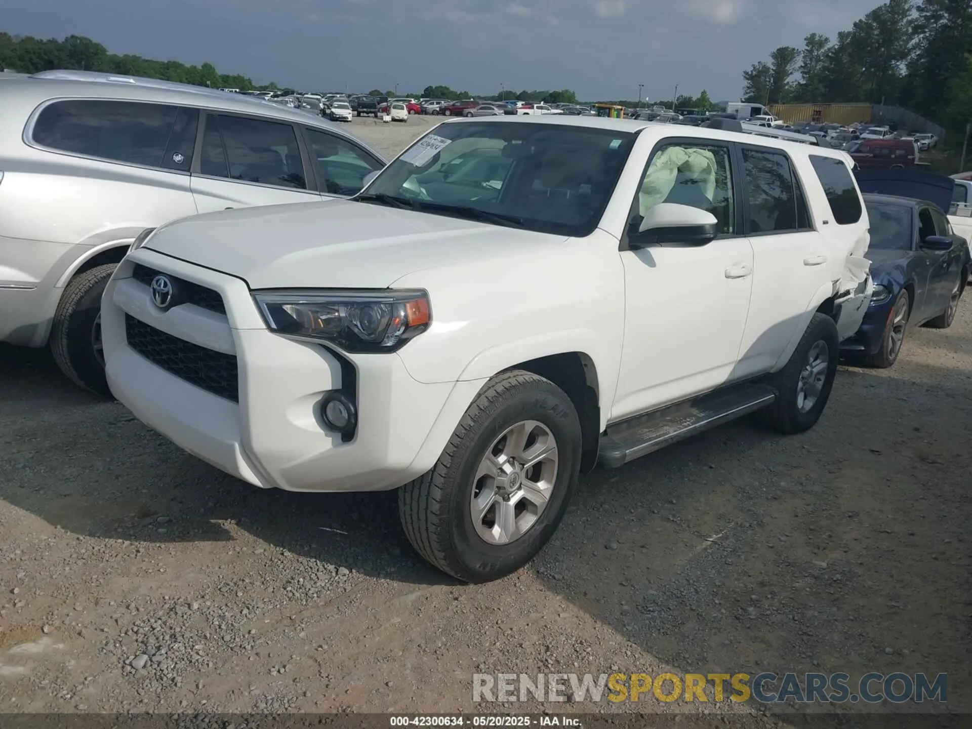 2 Photograph of a damaged car JTEZU5JR0K5199140 TOYOTA 4RUNNER 2019