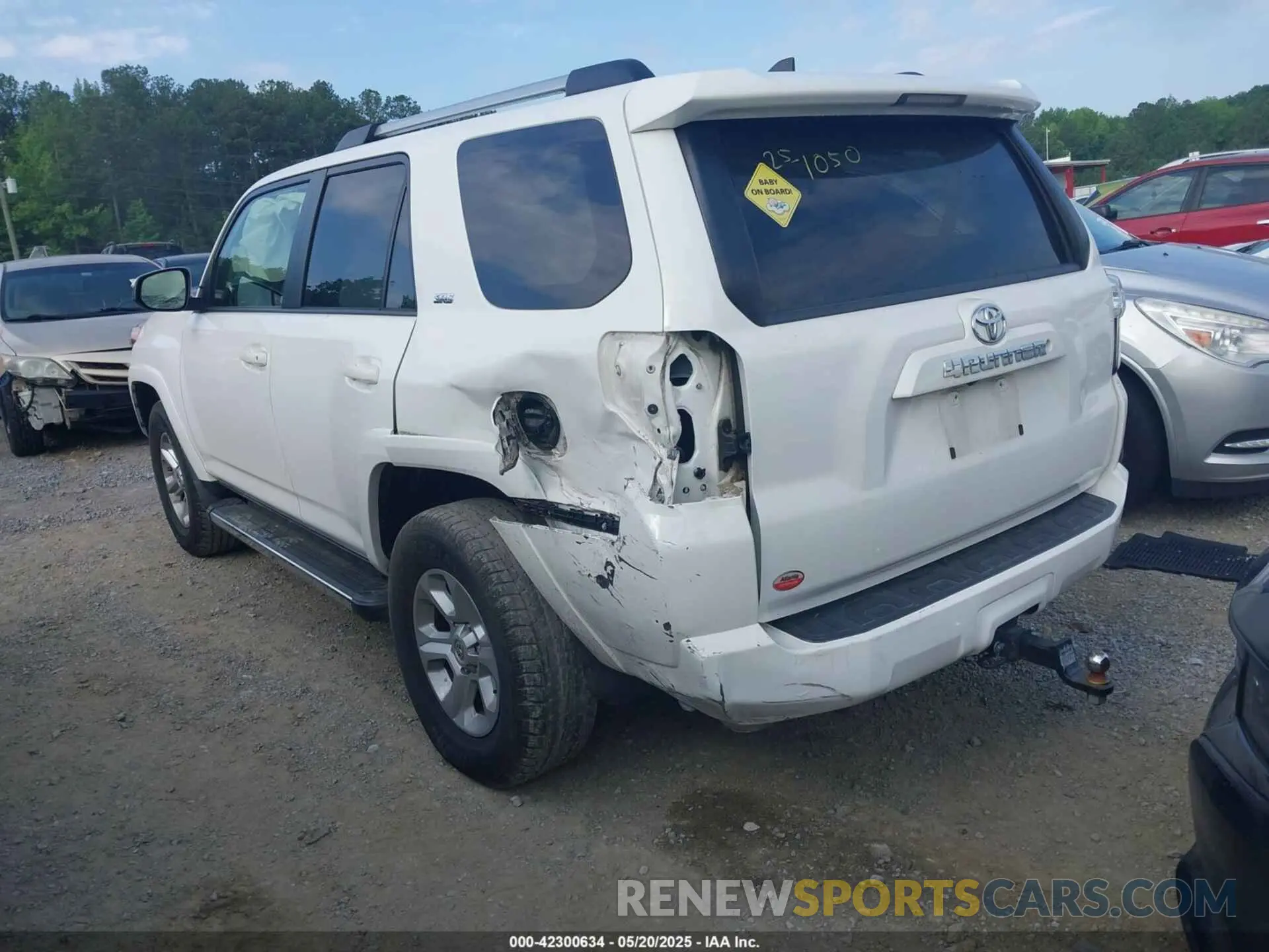 3 Photograph of a damaged car JTEZU5JR0K5199140 TOYOTA 4RUNNER 2019